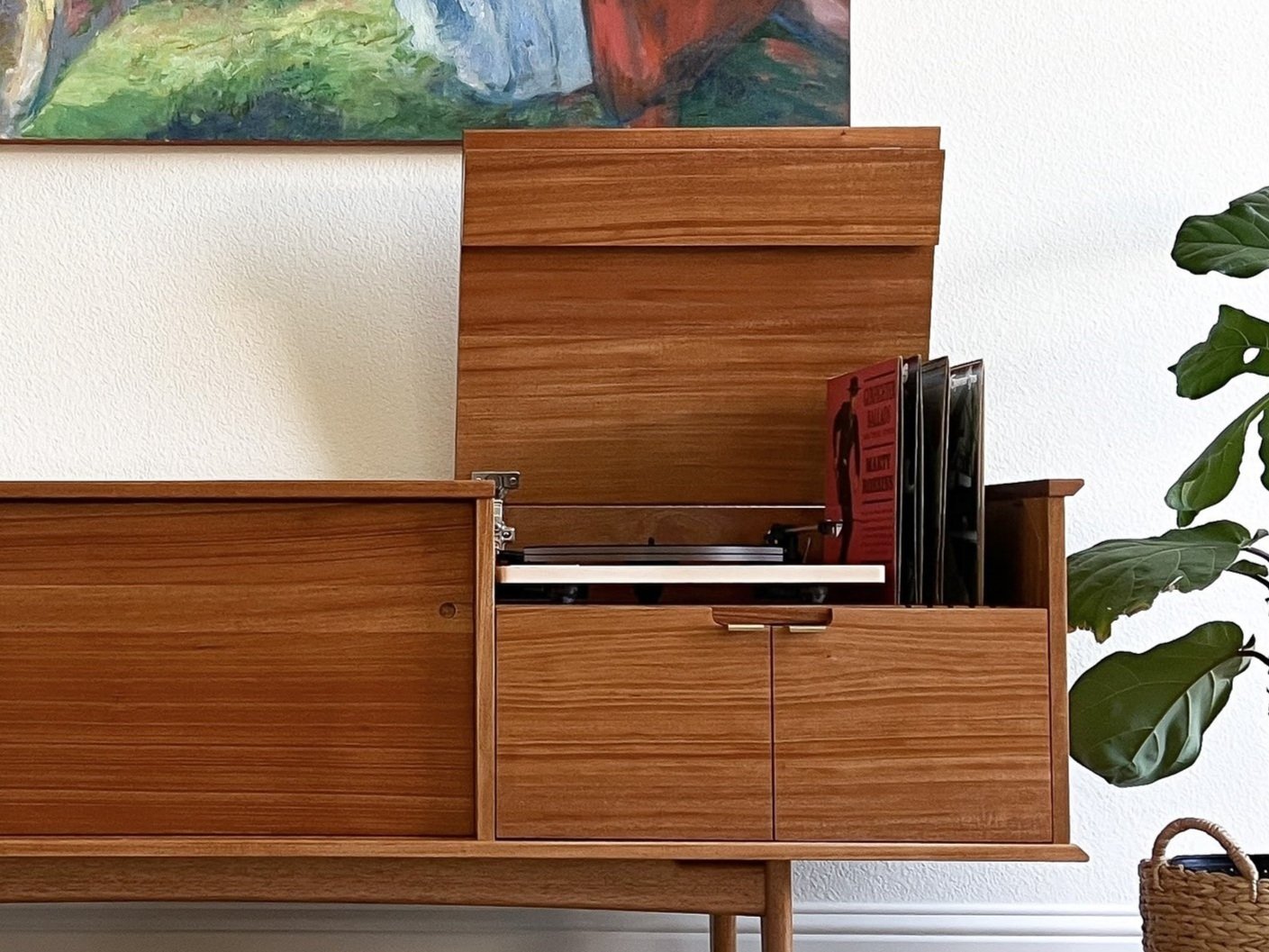 How Much Vinyl Record Storage Do Record Player Consoles Offer? 6 The Crosbyโs includes four record slots next to the turntable