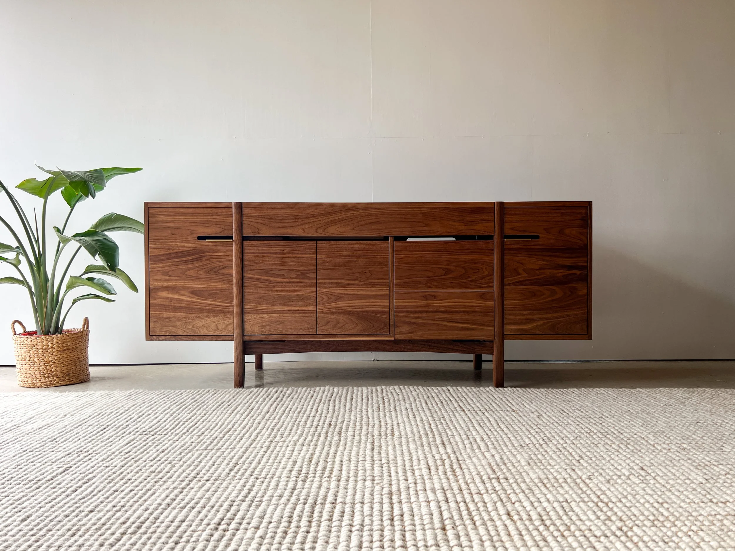 Vintage vs. Modern Record Consoles: Finding Your Perfect Match 6 The Andersen