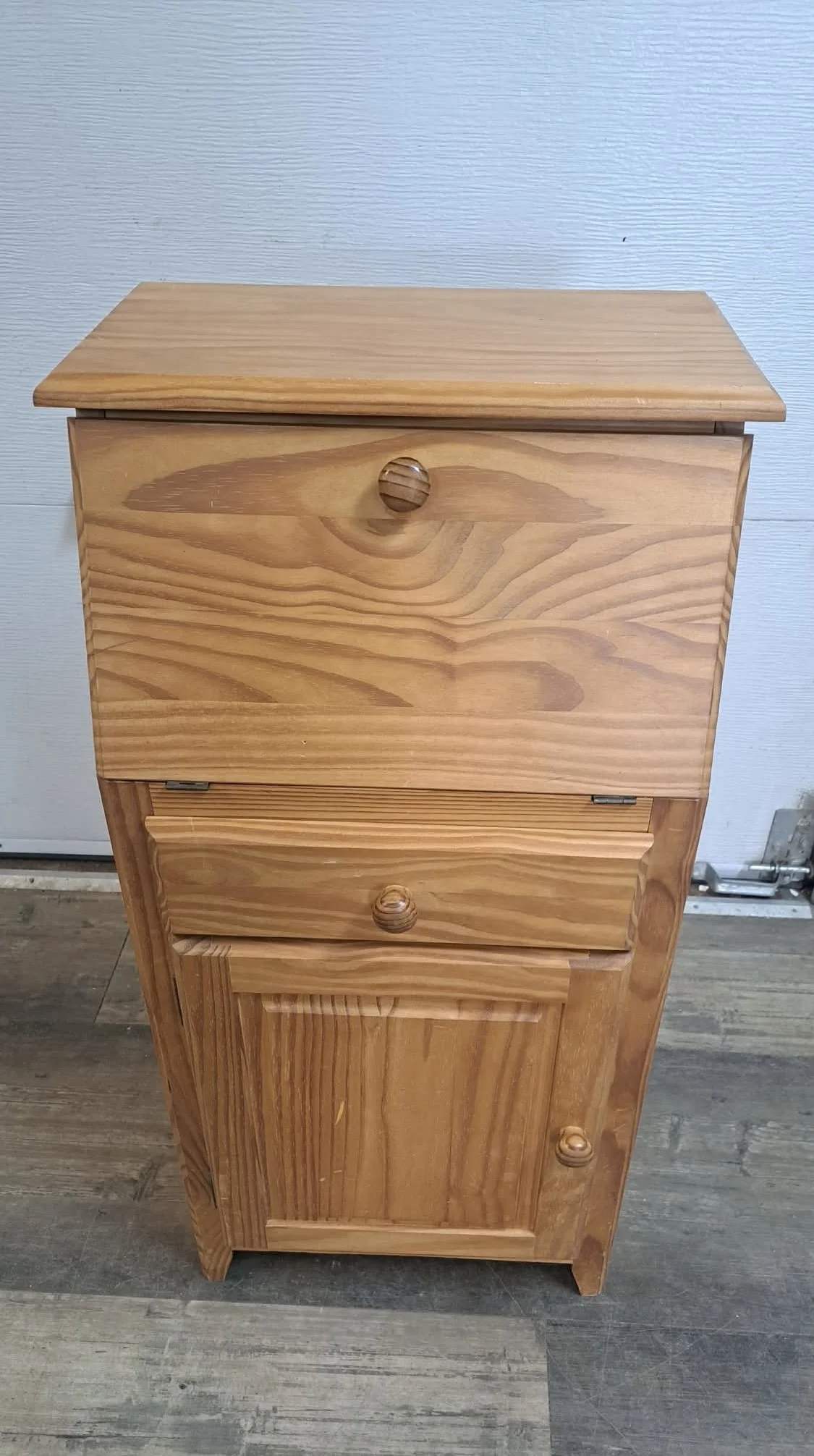 Petit meuble en bois