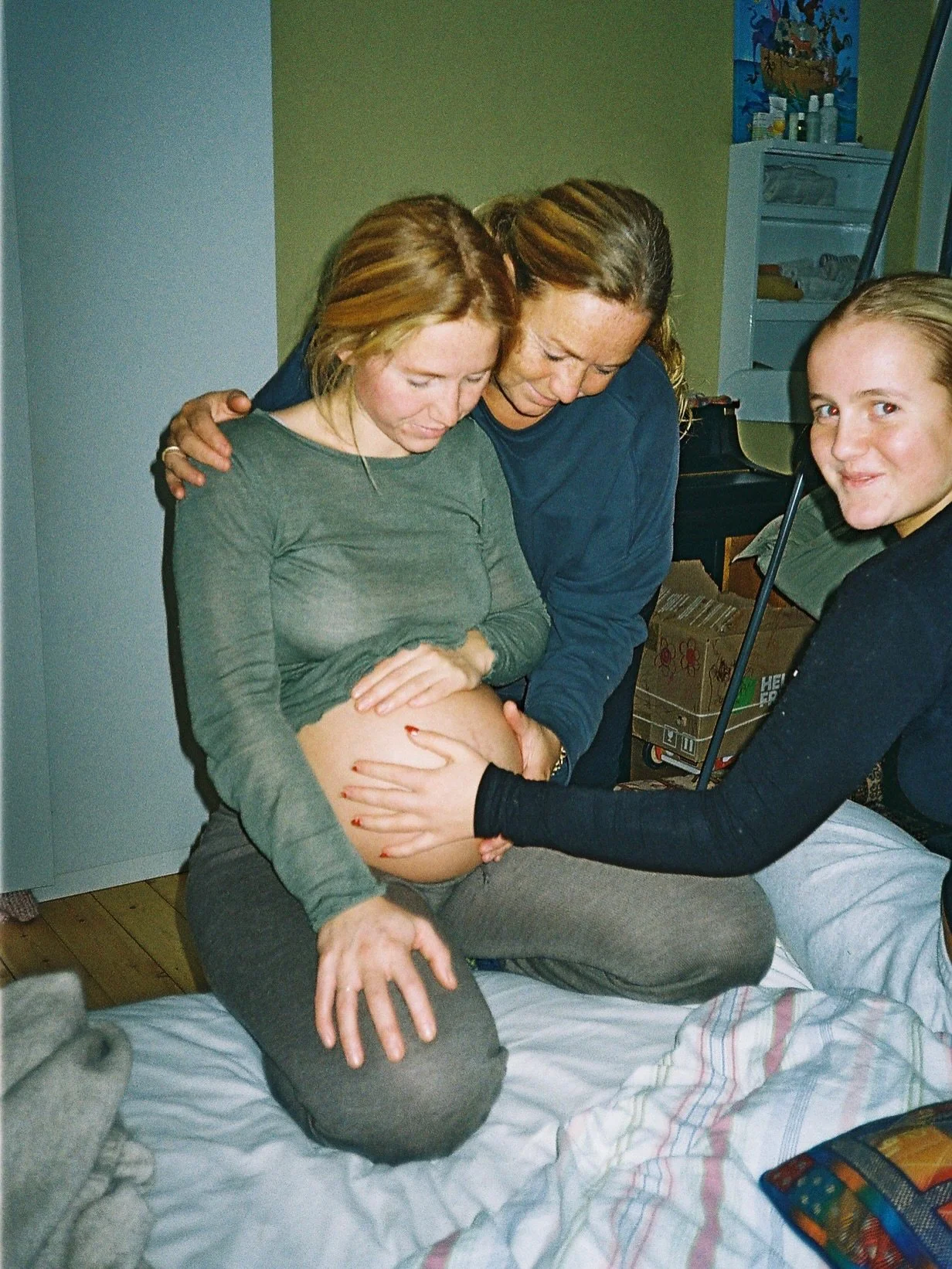 The waiting game on film from last pregnancy ⏳
My second pregnancy was such a journey of autonomy and trusting my instincts and body. Trusting birth really. Since my first birth I knew that if I ever wanted to try a home birth it would be against rec