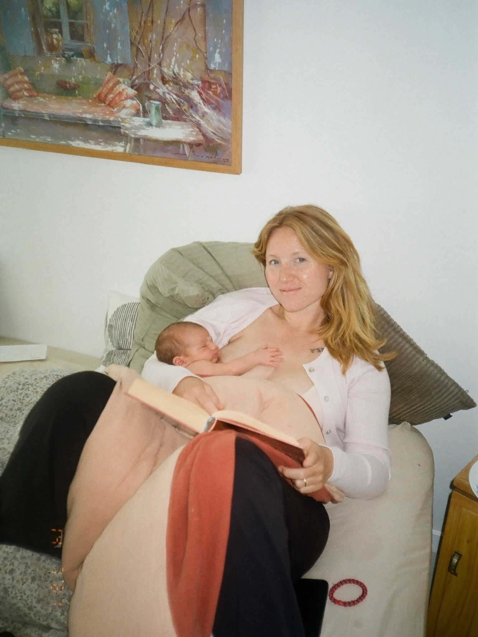 [English in comments] 
Da vi n&aelig;rmede os dag 14 postpartum var det som om min krop huskede det fra sidste gang, angsten for gr&aring;den. De sene aftentimer med ustoppelig gr&aring;d, paniske Google s&oslash;gninger, white noise og hoppen p&arin