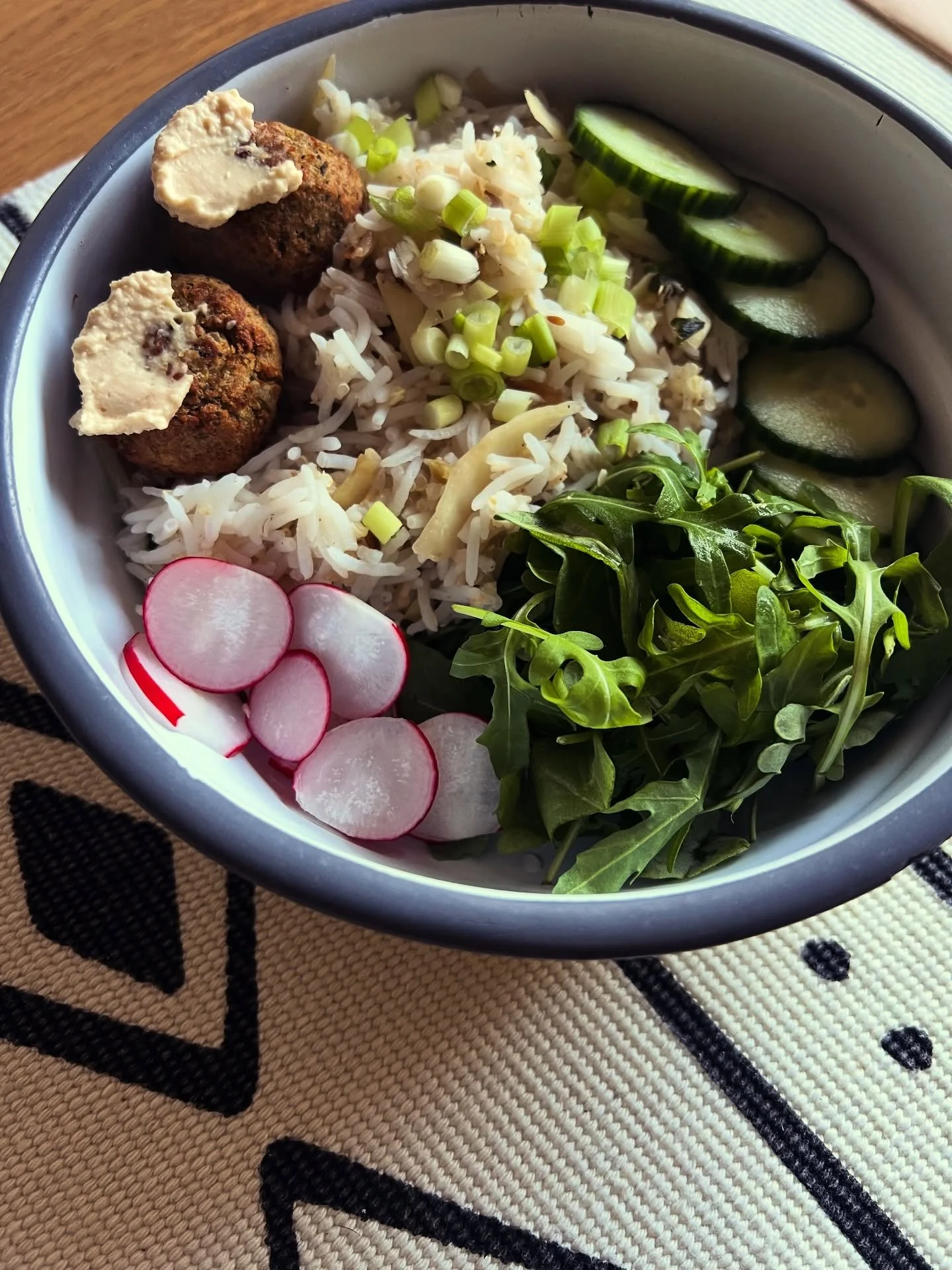 Food = Energy. Ayurveda repeats this again and again. When our meals are simple, freshly prepared, and aligned with our constitution, the energy they offer is steady, calming, and bright.

Recently I ate something that tasted really good in the momen