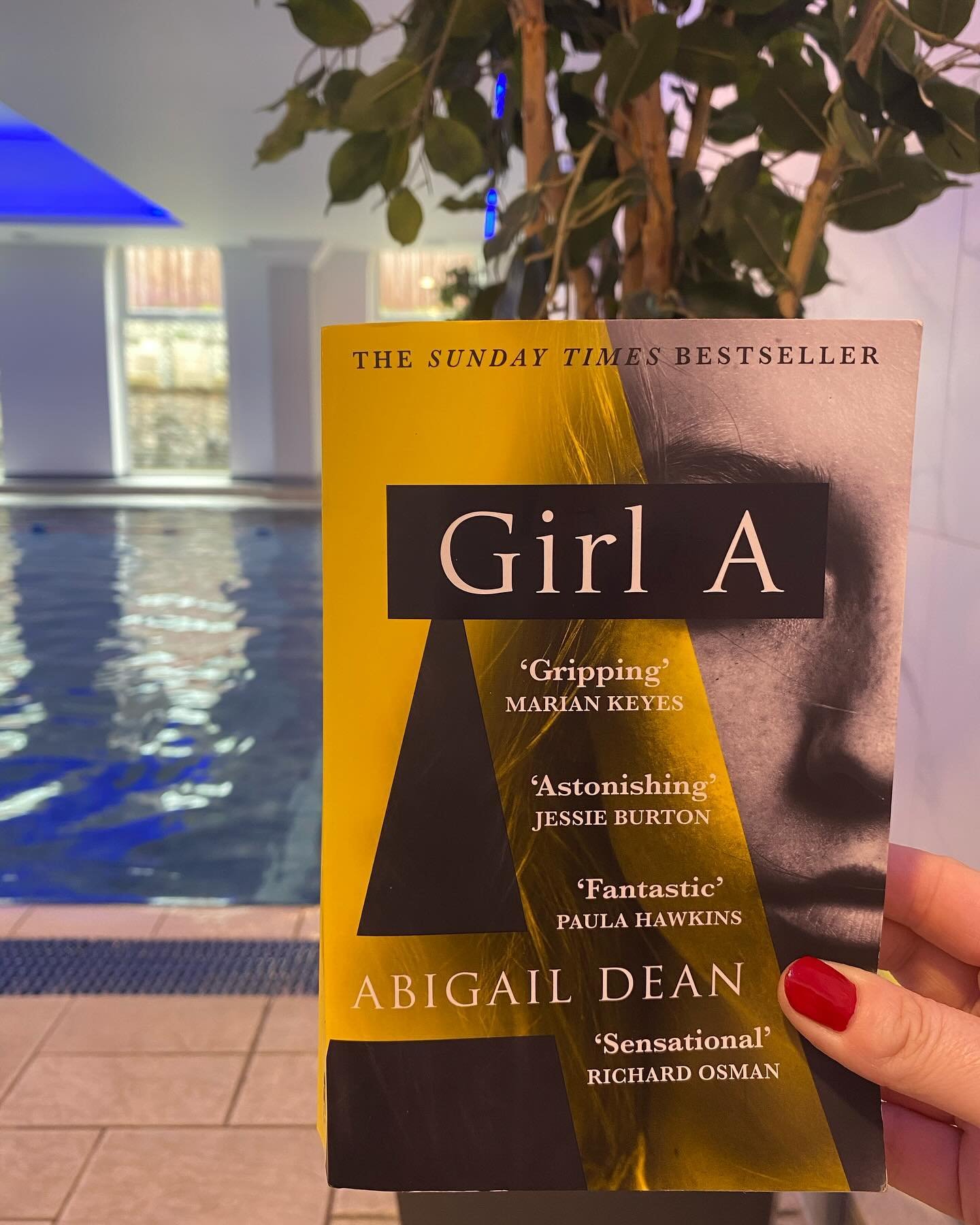 I know I'm late to the party but I've finally started this beauty by @abigailsdean 💛

A few pages in and it's already giving me *Criminal Minds* vibes which I used to LOVE! I'm either 100% romance or 100% serial killer when it comes to my light ente