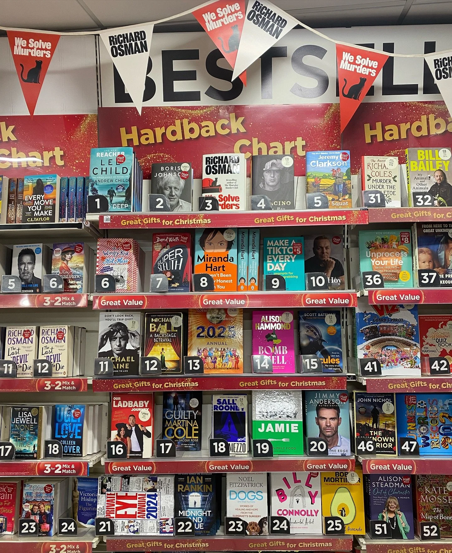 Popped into @whsmithofficial this afternoon 👀 Congrats to all the writers in the hardback chart - nicely positioned for lots of Christmas sales!

Boris Johnson
Jeremy Clarkson
Al Pacino
Alison Hammond
Chris Hoy
David Walliams 
Richard Osman
Jamie Ol