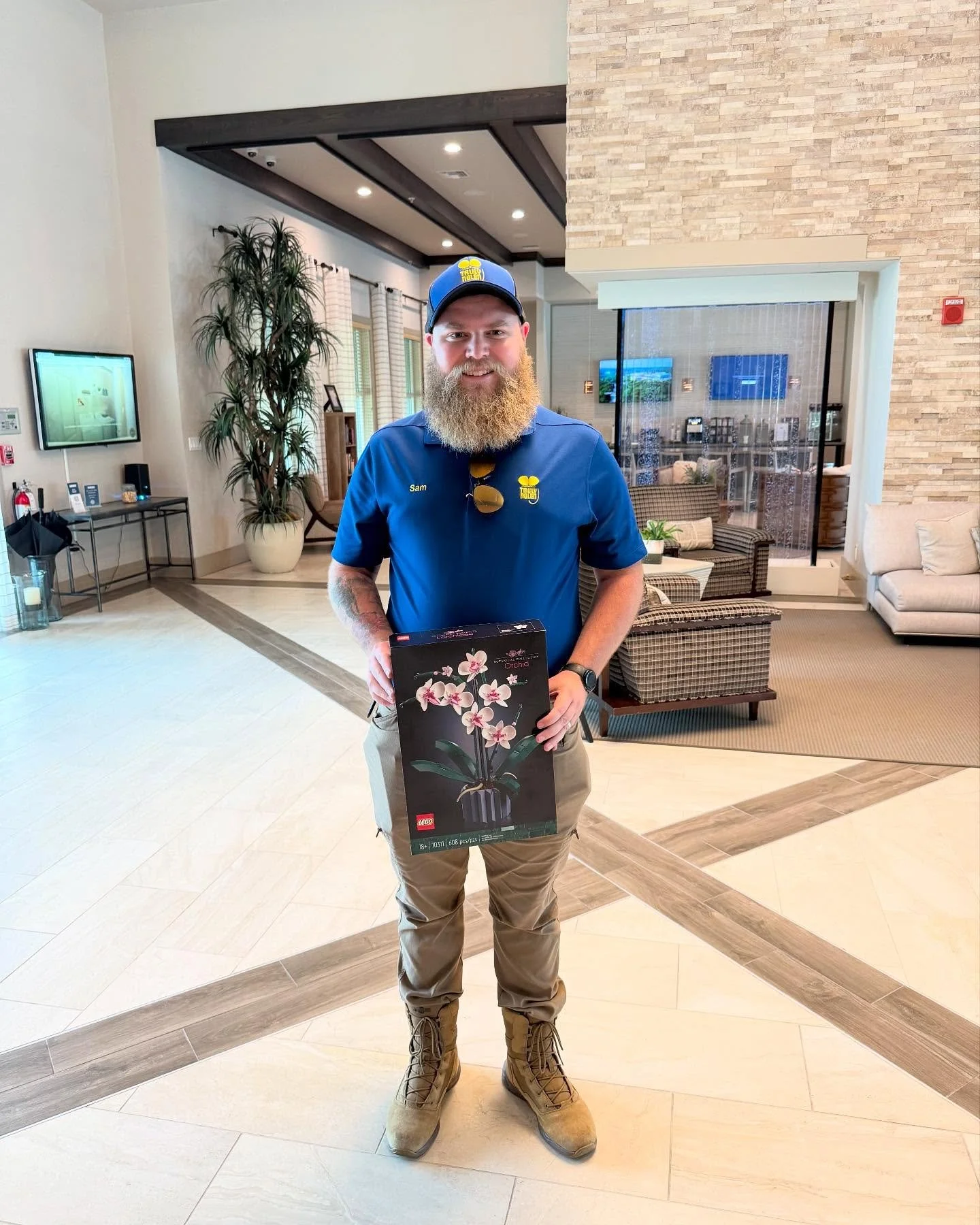 Congratulations to our Win-it-Wednesday winner from last month on taking home a Lego Botanical set! Stay tuned for our next Lego set we are giving away👀!

#spectraapartments #ftmyers #swfl #lego #giveaway