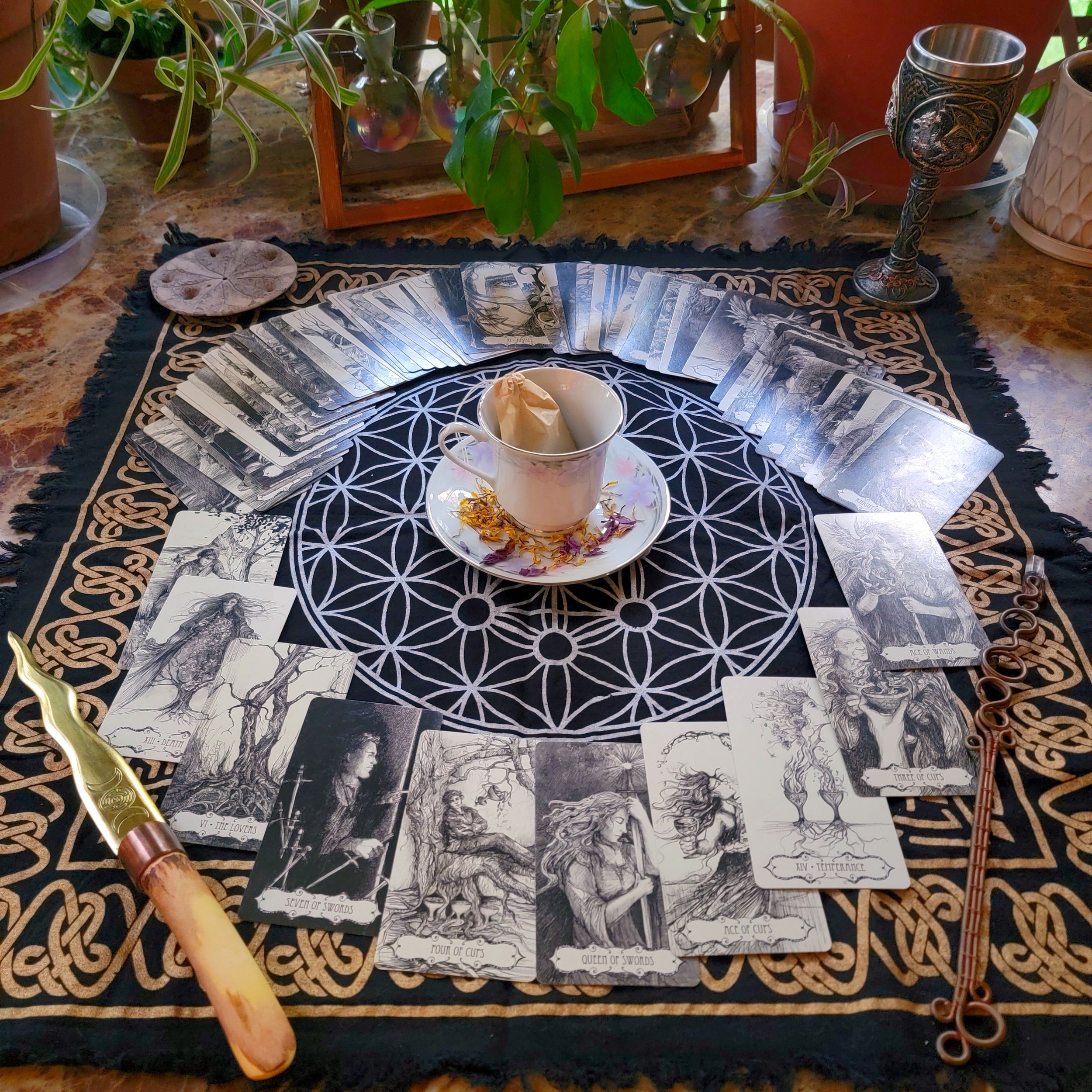 Tarot n Tea .jpg