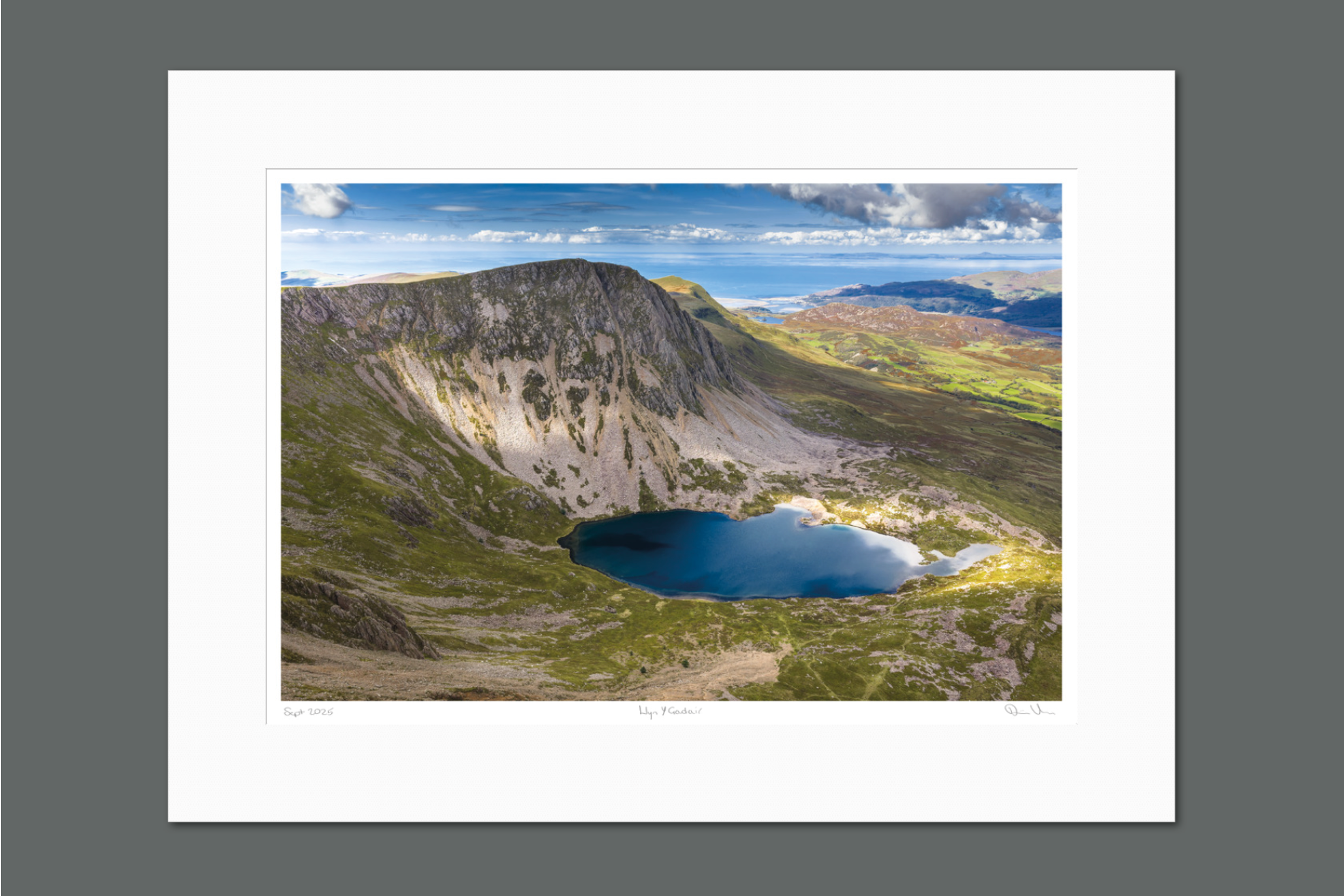 VH26017 llyn y Gadair mount only on grey.png