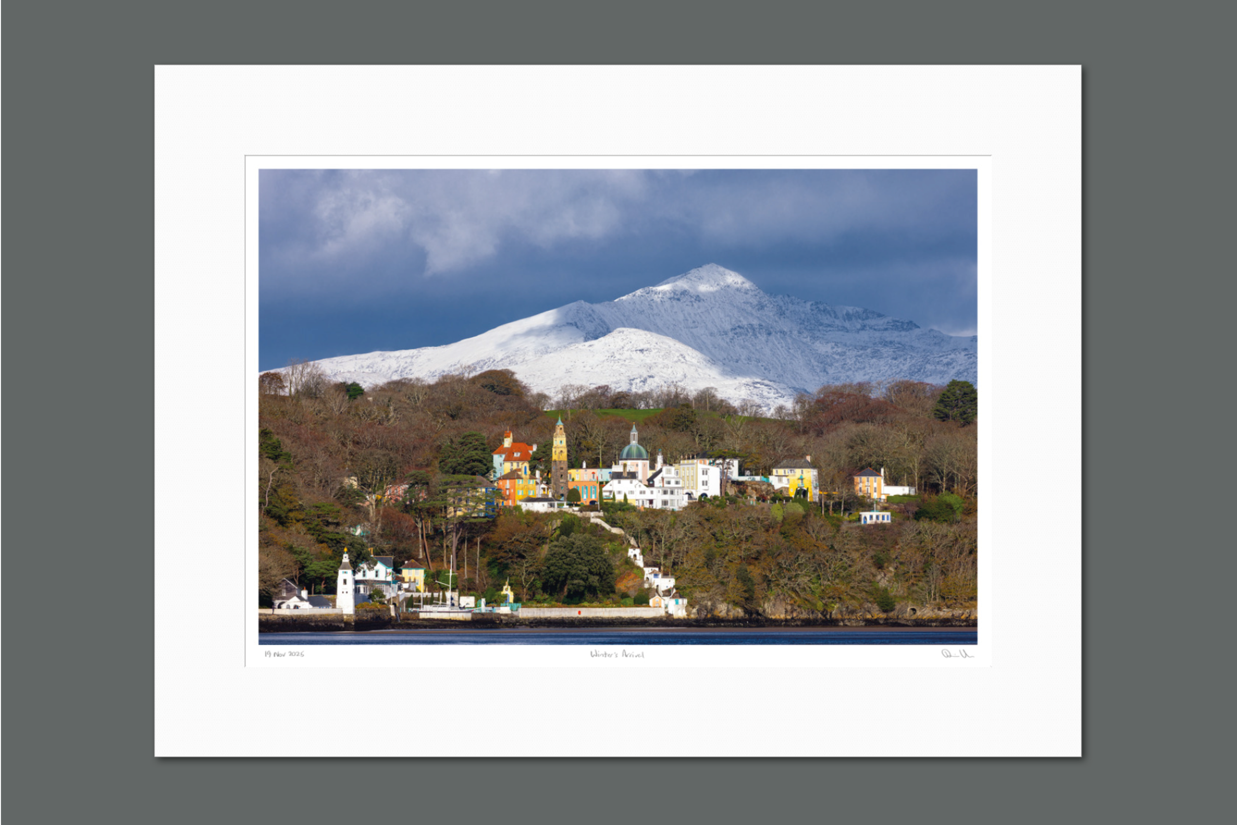 VH25125 Winters arrival mount only on grey.png