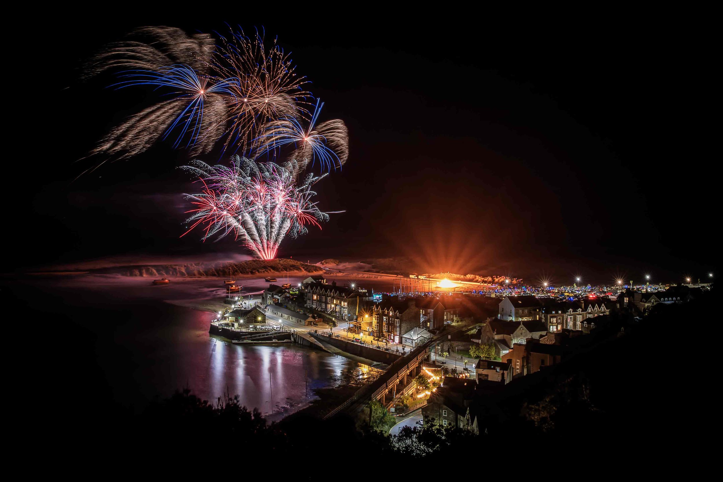 VH23021Fireworksweb.jpg