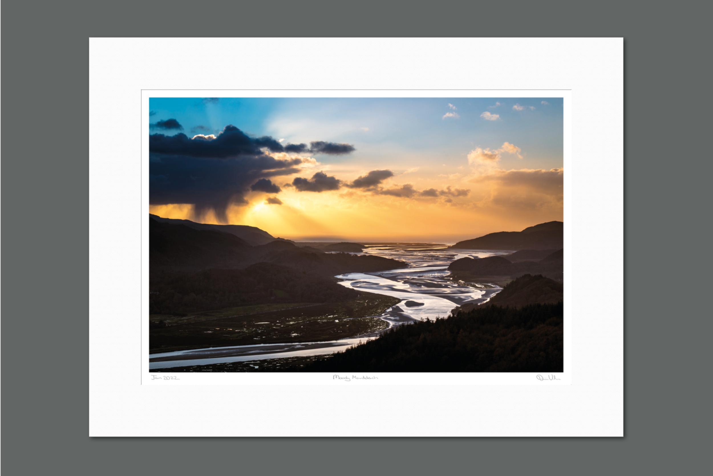 VH26007 Moody mawddach mount only on grey.png