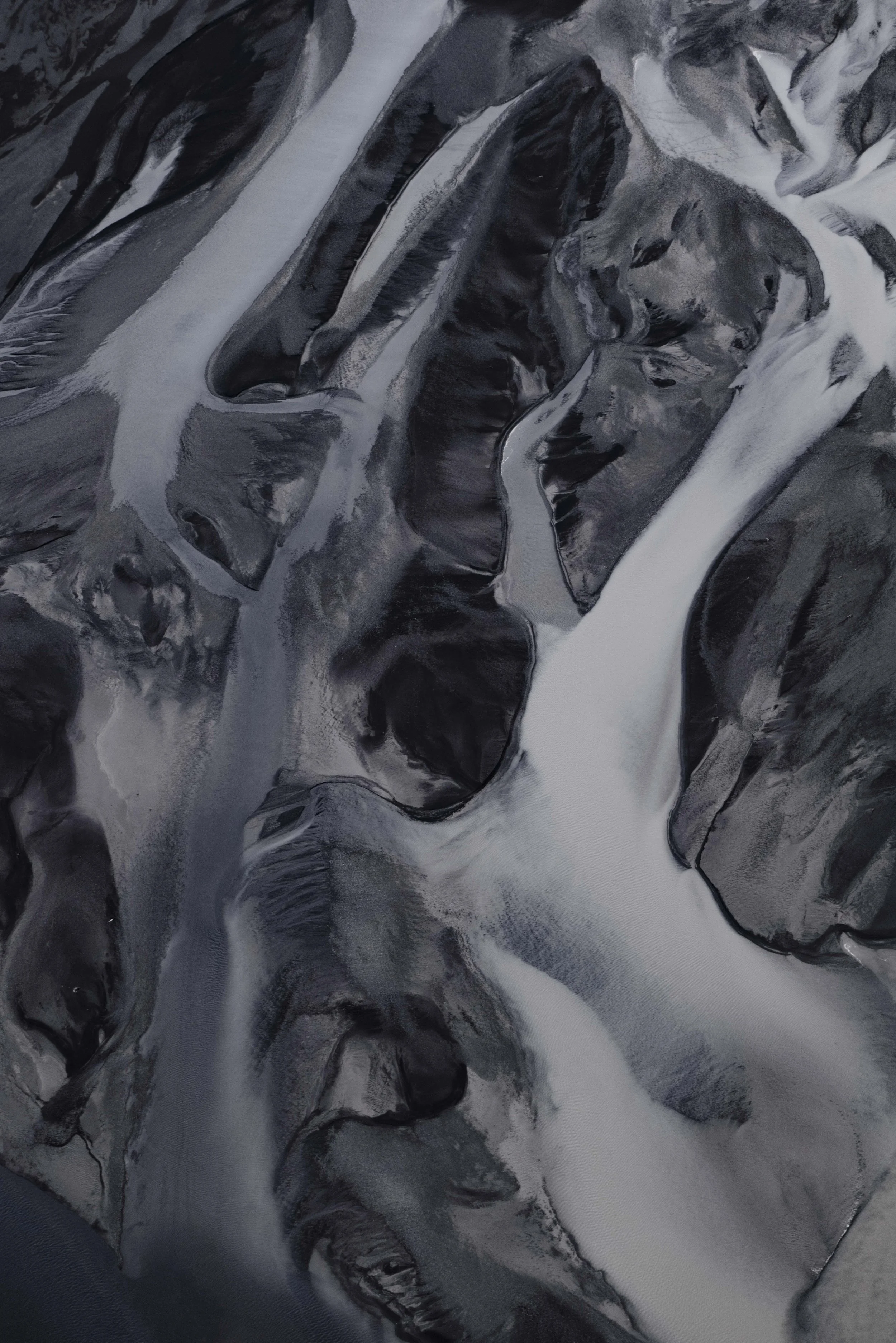 FLUERE
Latin: to flow
Form emerges through movement.
tba