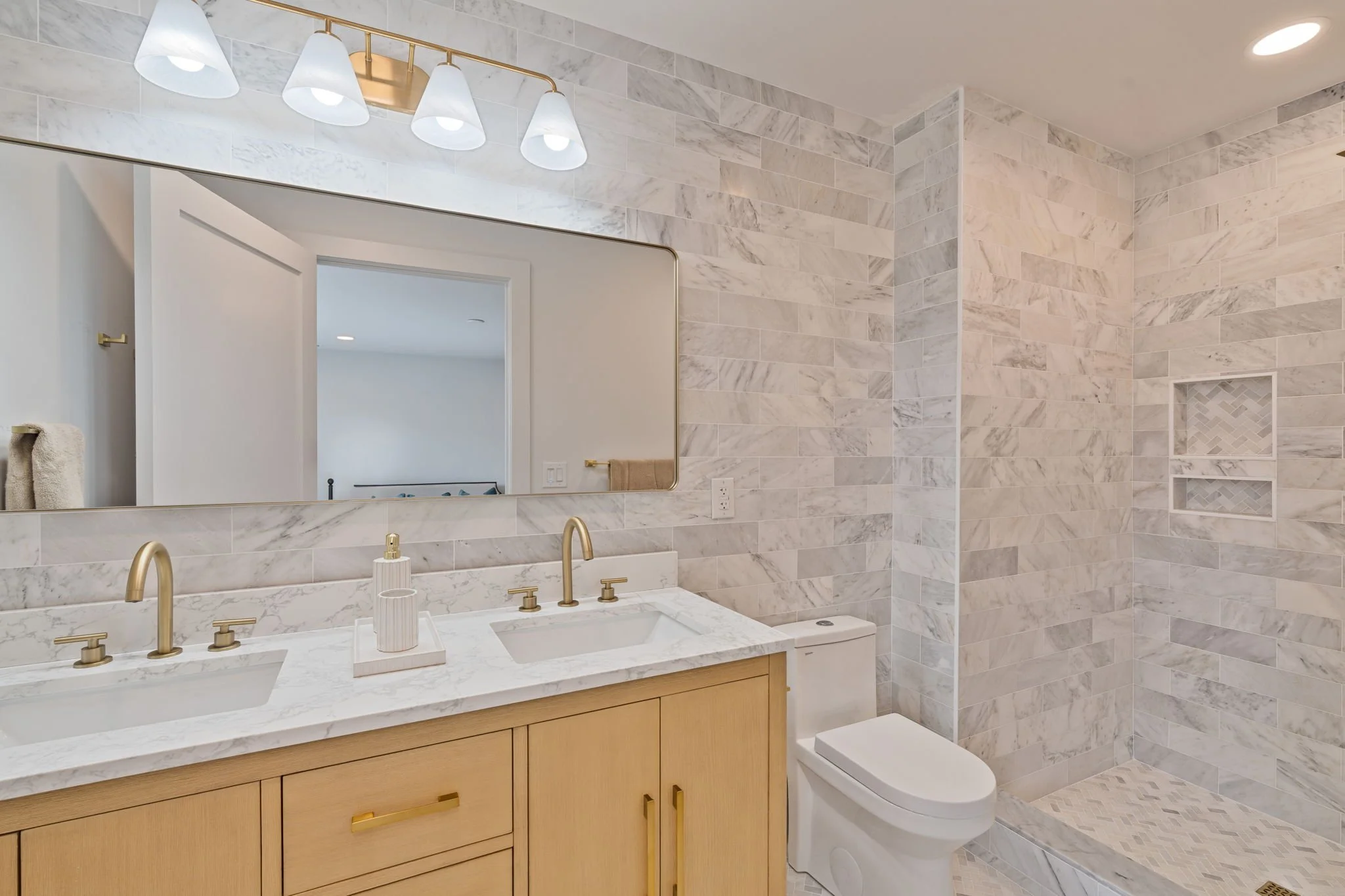 Main Bathroom - En Suite