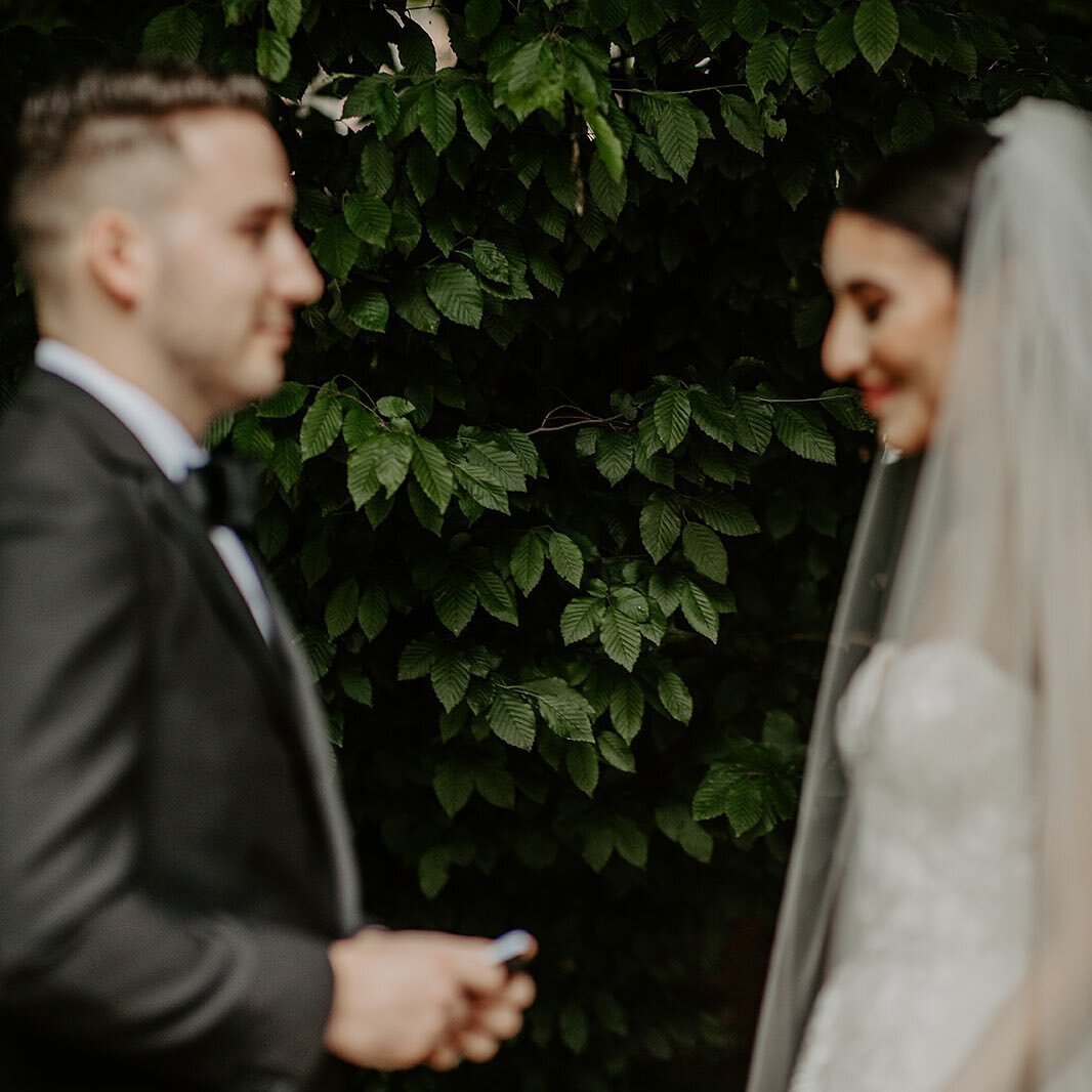 We are loving one wedding trend that popped up more recently&mdash;private vows. With the sweet trifecta of personal, raw, and emotional, we are so honored to be present for these intimate moments🥹🥲⁠
⁠
Venue: @communityhouse_winnetka⁠
Caterer: @fro