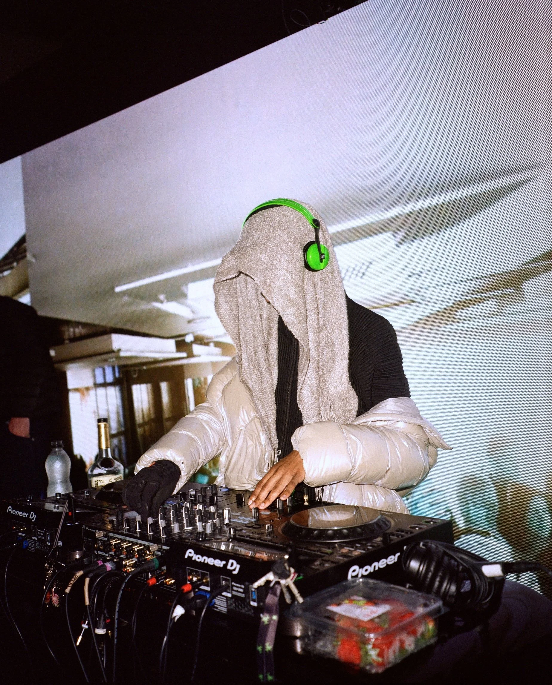 EVILGIANE @ VIRUS.LONDON