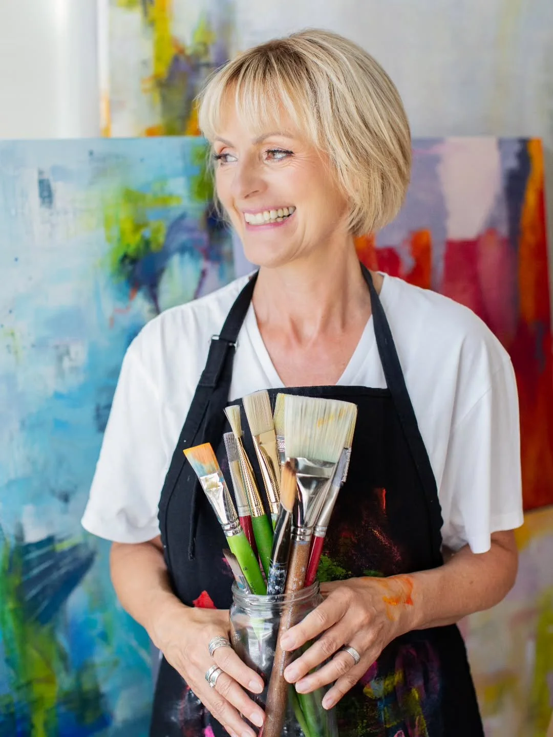 Forget petals &mdash; give me pigment. 🎨💐 Who&rsquo;s with me? 👇
This is what a perfect bouquet looks like in my world.

Follow @claudiawiebeart for studio moments + original art updates.

#studio_viewsdaily #artistlife 
#womenwhocreate #artlover