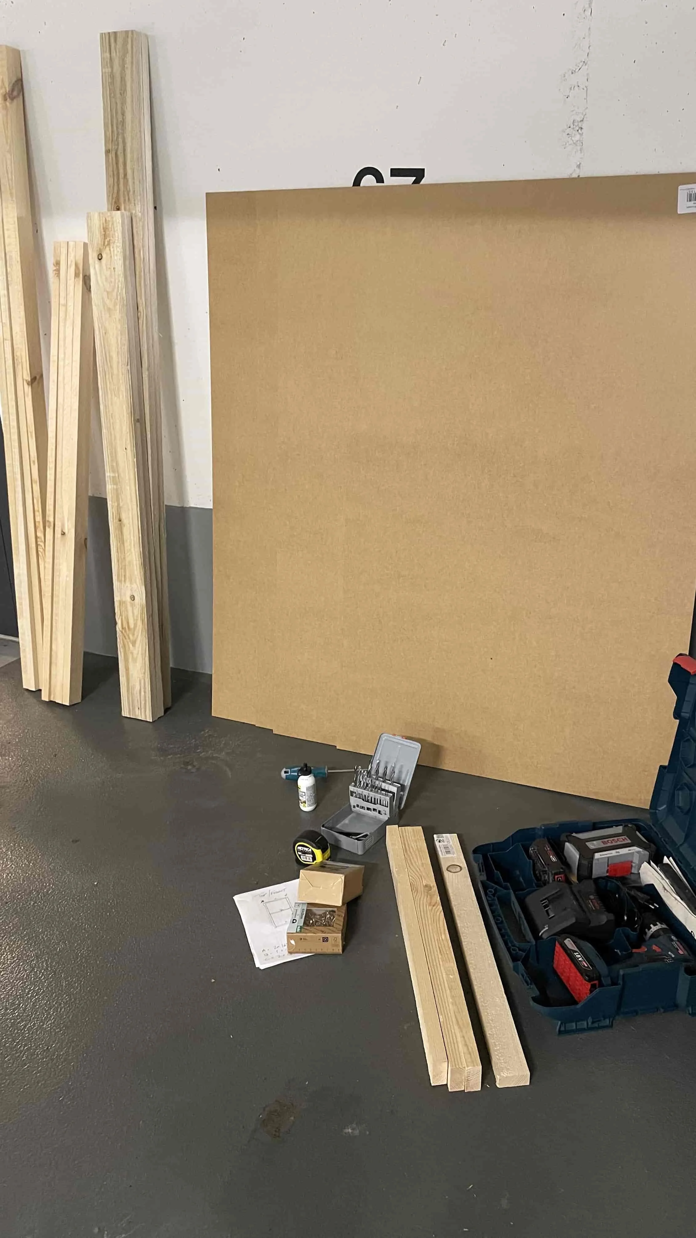 Supplies for the wood crate