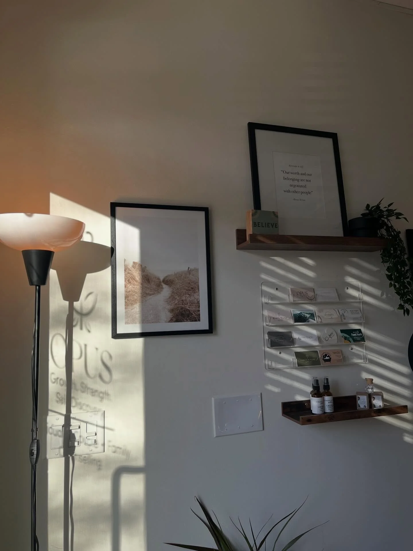 Some winter sun for the first Monday of the year 🌞 Maybe the turn of a new year brings up excitement for what could be, fear of the unknown, grief of what never was or what&rsquo;s been lost, joy in celebration, or something else&hellip;.. there is 