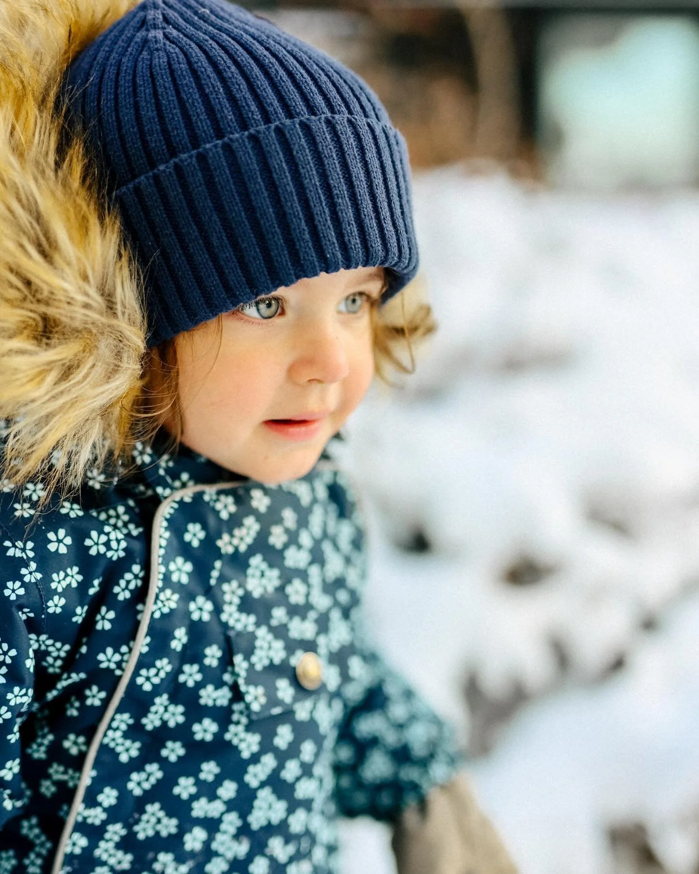 Non importa quante volte l&rsquo;abbia vista, la prima neve d&rsquo;inverno &egrave; sempre come se fosse la prima di sempre. Vederla attraverso gli occhi dei bambini &egrave; un&rsquo;emozione ogni volta.

Sentirsi dentro quell&rsquo;emozione infini