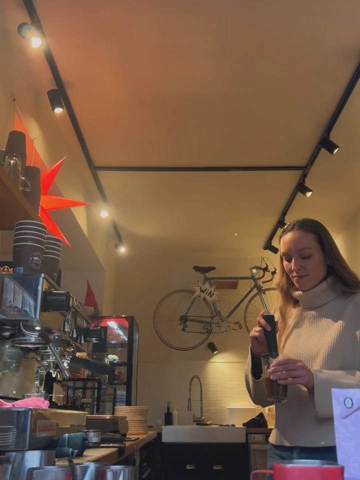 .... siamo innamorati di Carlotta ✨😻

Willkommen im Team VDW, wir sind ganz hin und weg 🤭💛

Beschreibe dich mit drei Worten! 
Offen, aufmerksam, unkompliziert 

Was ist dein Lieblingskaffeegetr&auml;nk?
Ganz klassisch: Cappuccino 😇 

Was steht no