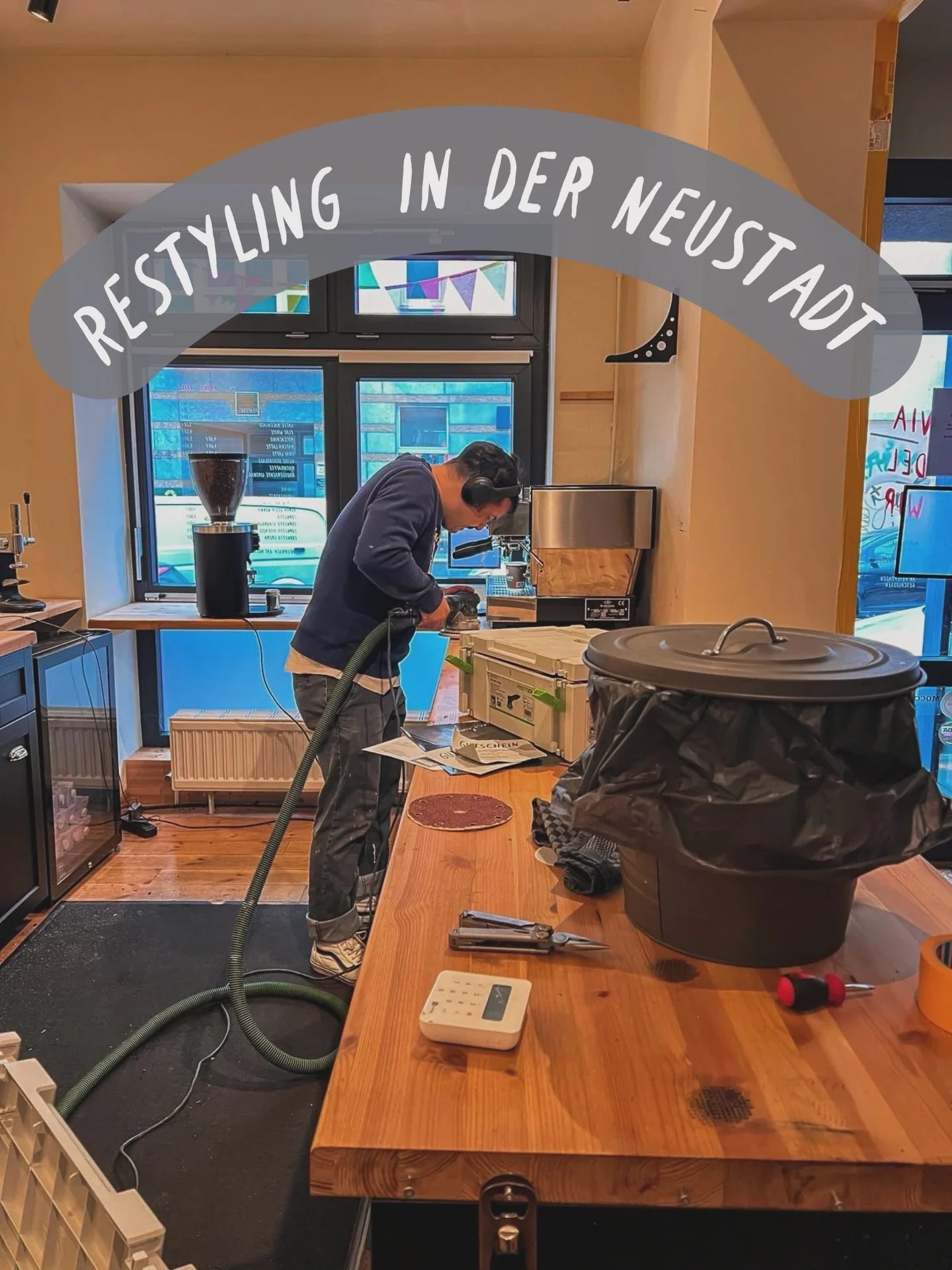 Restyling in der Neustadt ⚒️

Unser WIR hat wieder einen Ort 💛.

Massimo und Ren&eacute; haben ganze Arbeit geleistet. Gem&uuml;tlich sollte es werden und wir finden, das hat geklappt 🤭. 

Und ja: es kommt noch mehr Licht und Deko!

Aber ohne @beco