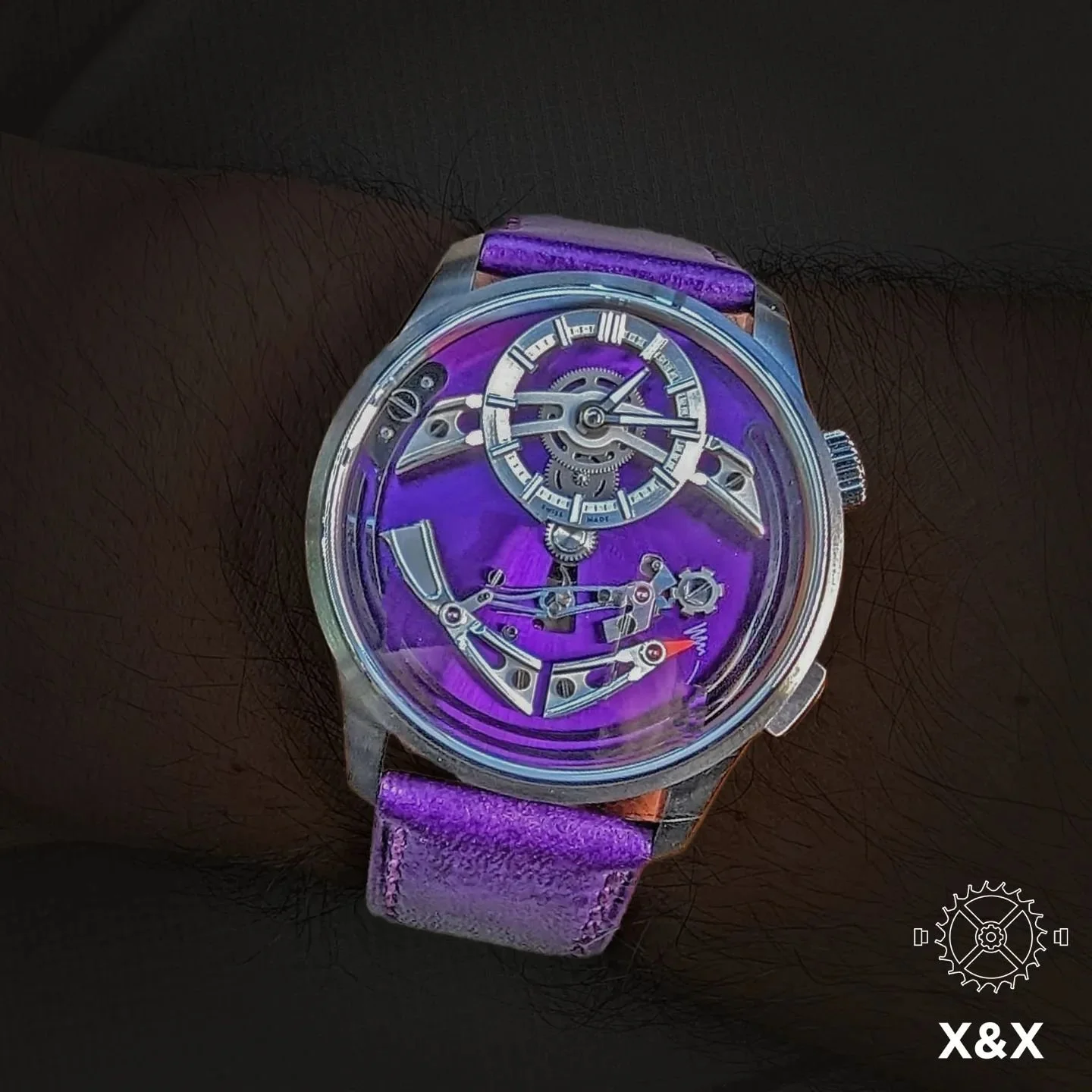 Sometimes a piece comes along from a brand outside the traditional luxury names we all know that absolutely wows the industry. 👀

Featuring a chiming movement and a beautifully finished dial, the Bel Canto by Christopher Ward is such a watch.

We're