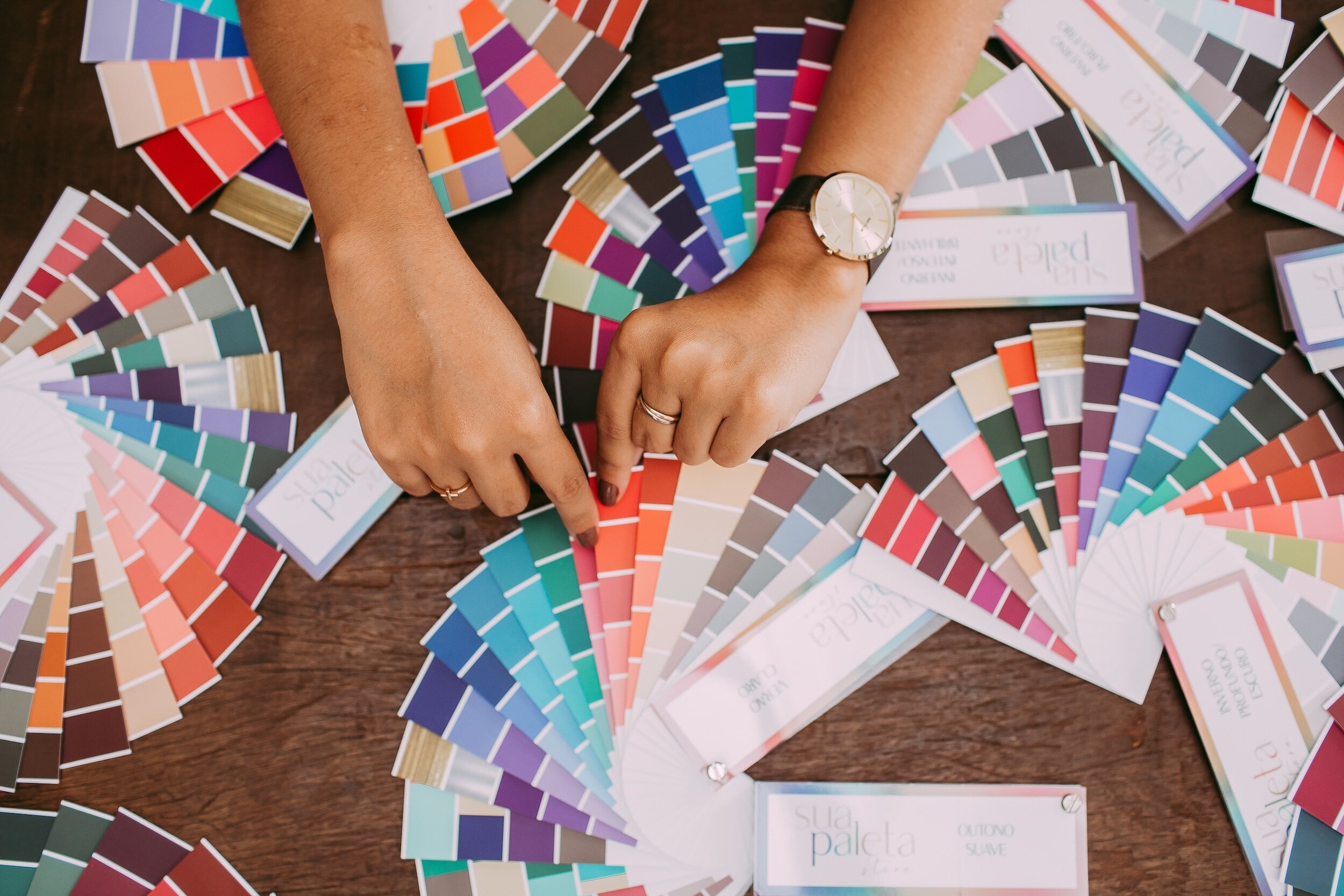 HOW TO: USE THE SWATCH FAN