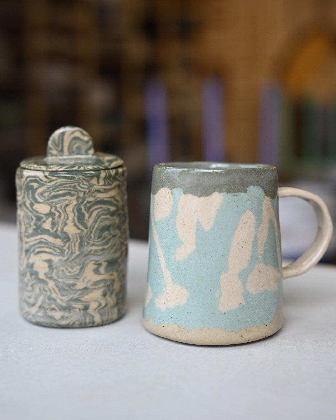 Obsessed with these pastel visions that came out of the kiln yesterday. The M340 Speckle looks so good with the new Alabama Rain glazes and Glacier glaze 😍 plus that nerikomi pot and lid 🤗 stunning 🤌 
Peep the gorgeous bowls from our beginner clas