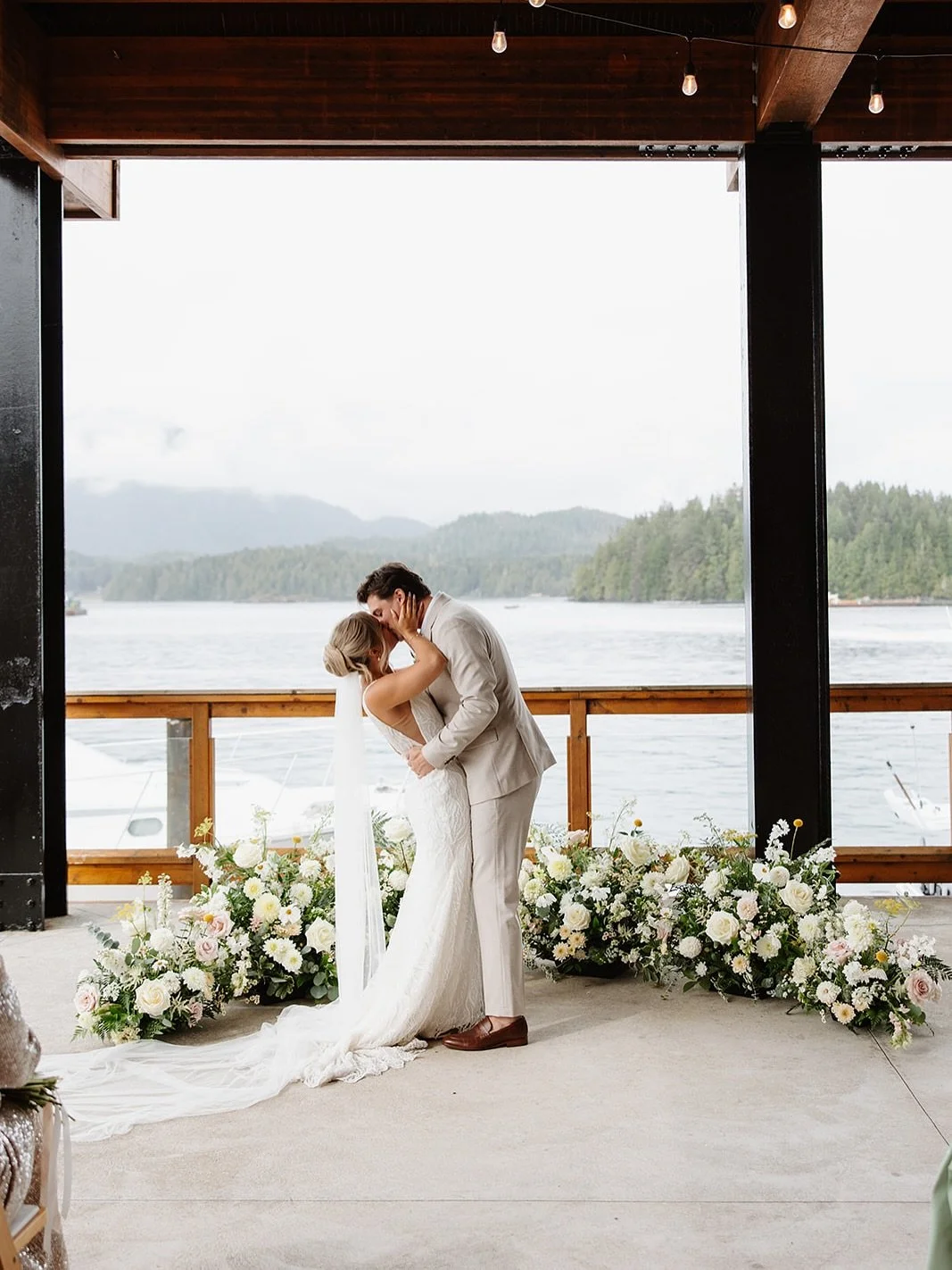 Loved creating this semi circle floral meadow for H&amp;D, the sweetest couple. 

Thank you to @paprikakreativ for all the help this summer - I literally could not have done it without you! 

Photos: @mirandandersonphoto 
Planning: @rareearthweddings