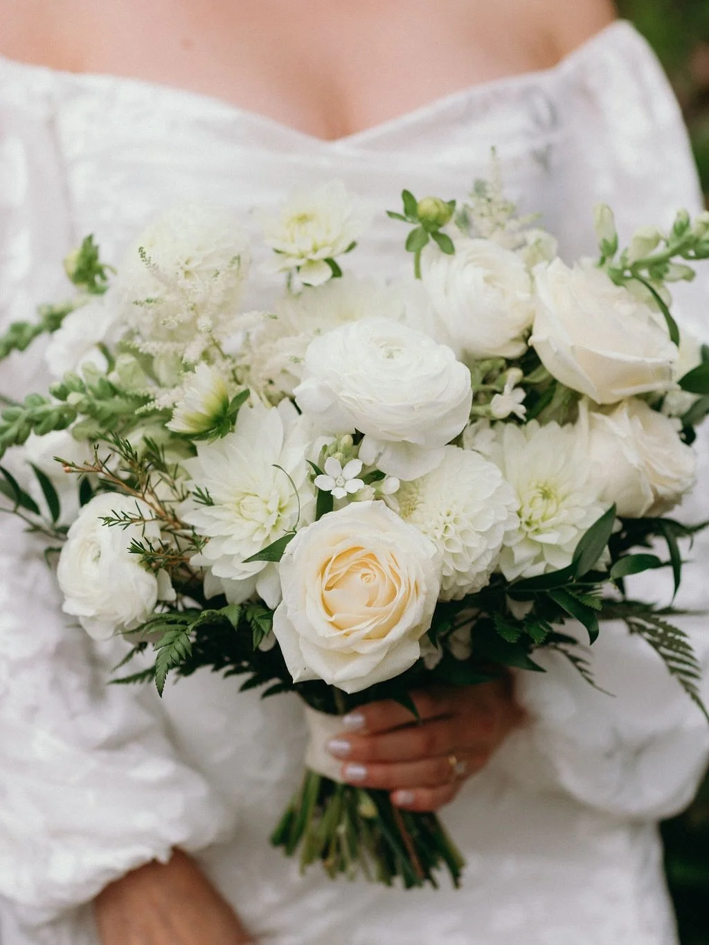 A classic - shades of white, cream, and plenty of green in a garden style bouquet 🤍 

Photos by: @loveseaphotography