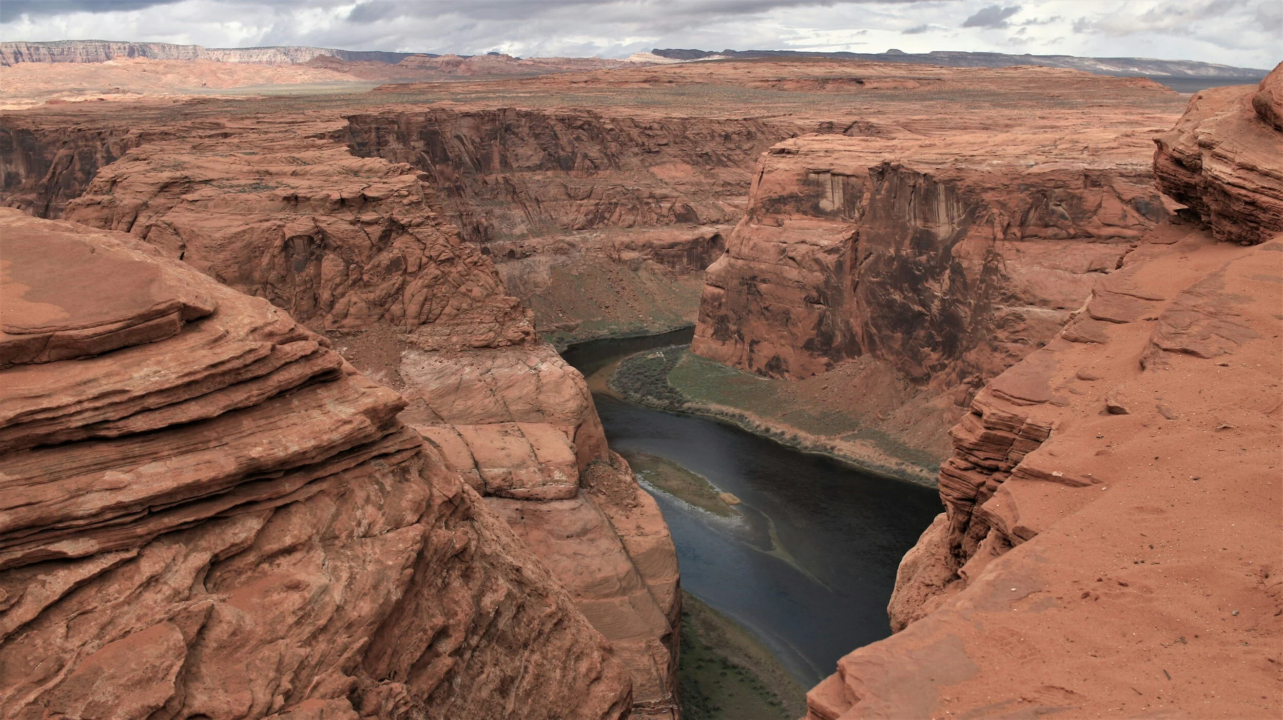 Sandstone canyon walls and Colorado River neat Horseshoe Bend