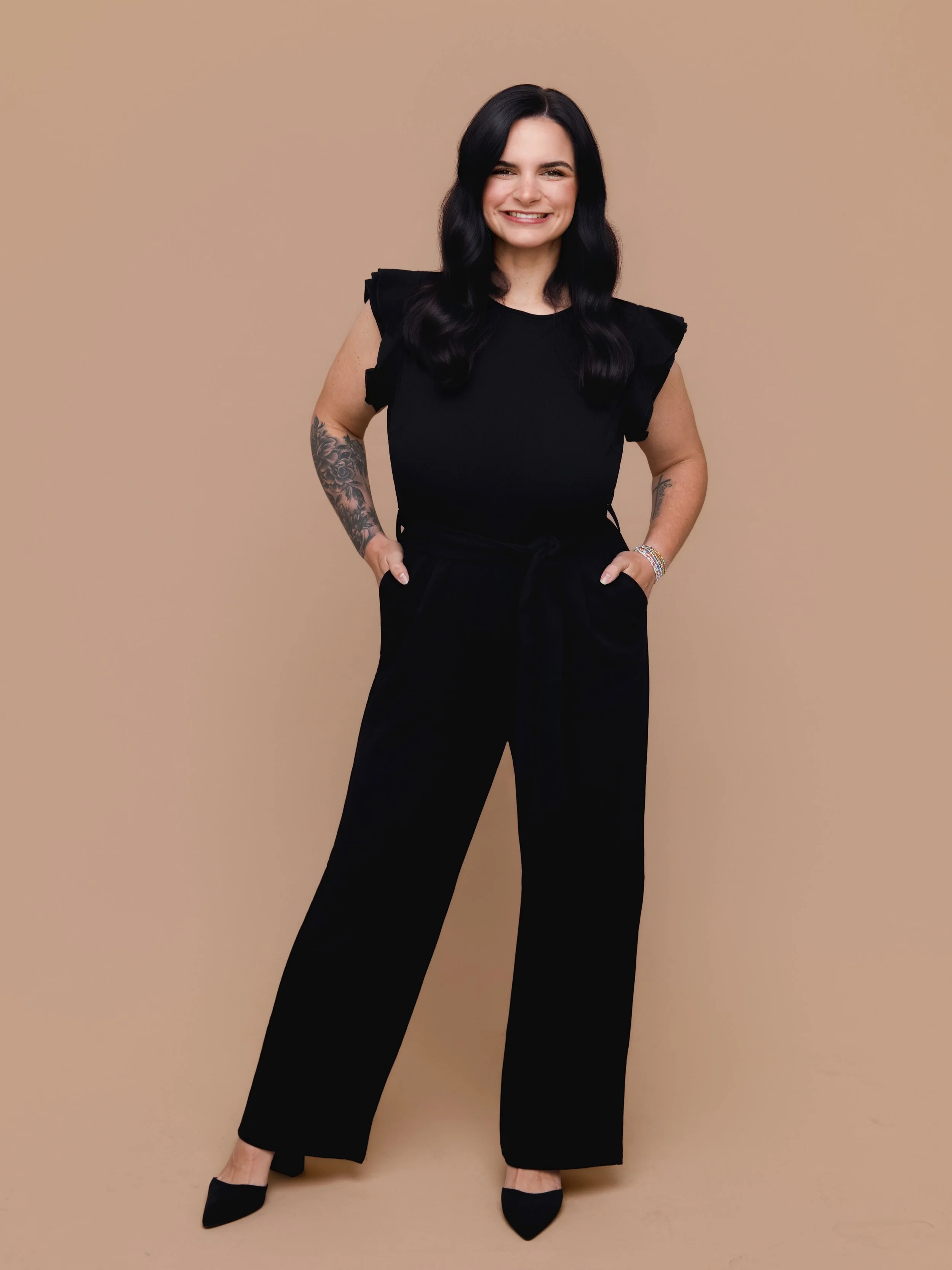 Meet Liz! 🤍 At Artistry Beauty Bar, Elizabeth&mdash;better known as Liz&mdash;is a skilled and Licensed Cosmetologist who has found her niche in full body waxing. With precision, expertise, and a commitment to comfort, she creates a smooth and flawl