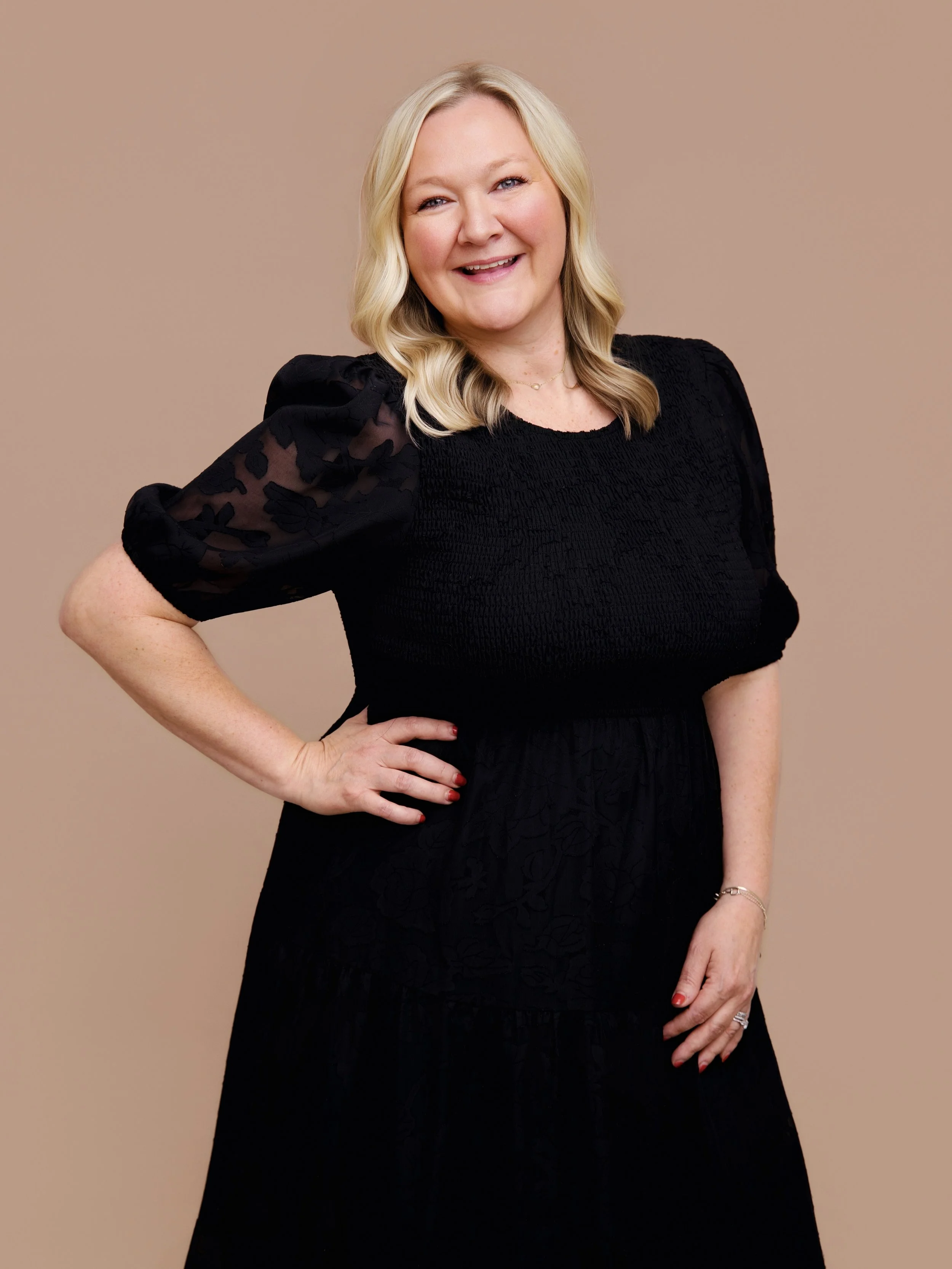 Meet Dallis! 🤍 Dallis is a Licensed Cosmetologist with over 20 years in the industry and a true blonde specialist who loves bringing bright, dimensional, lived-in color to life.

She&rsquo;s all about a good consultation up front so everyone&rsquo;s