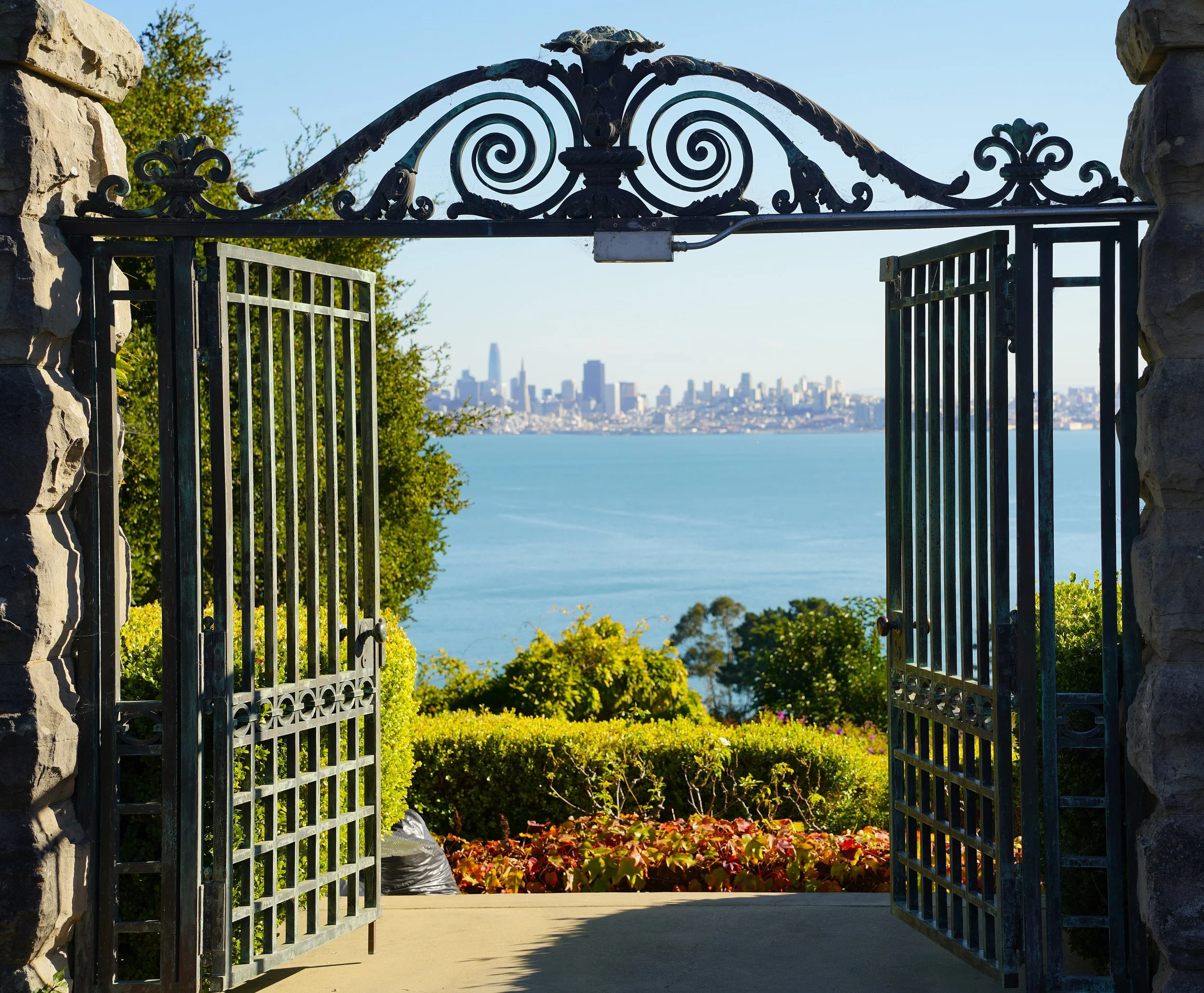 DSC06741 City from Top of Belvedere a.JPG