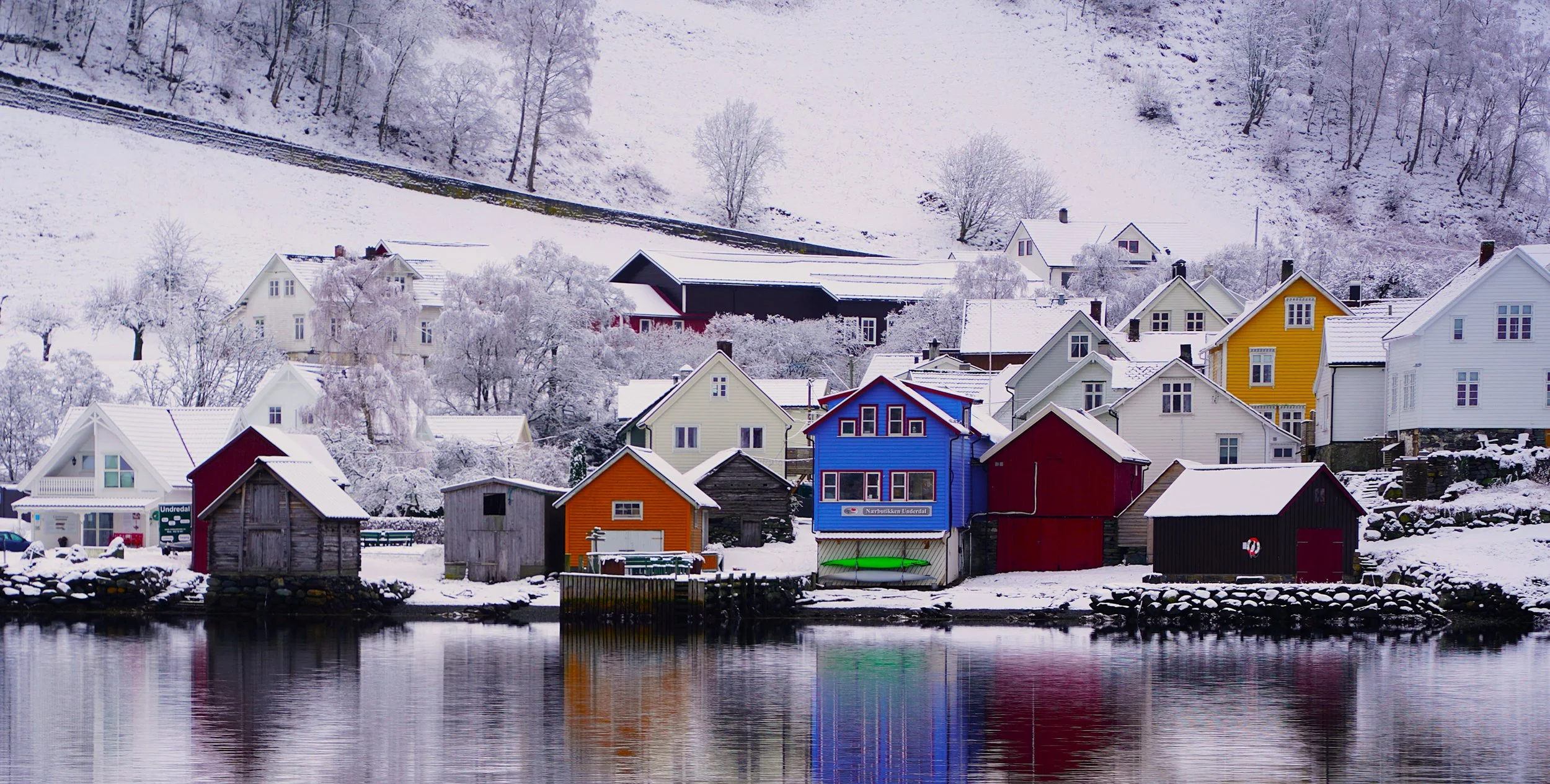 DSC08146 Iceland Coastal Town.JPG