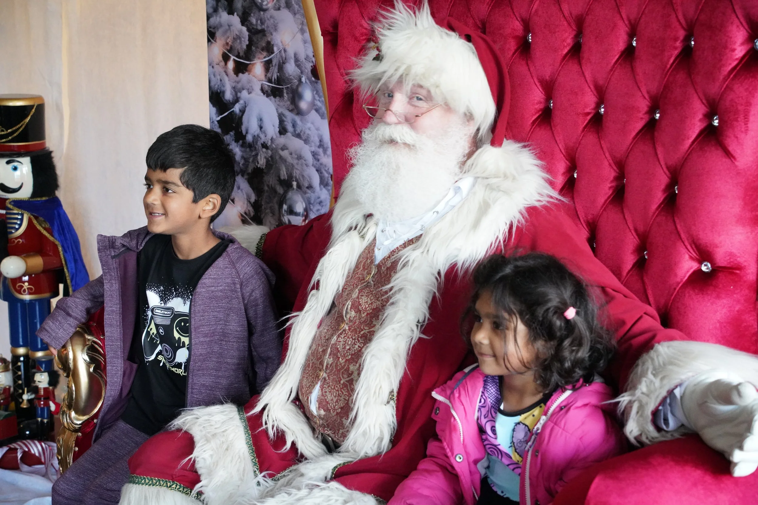 Santa's Eye with Children
Tiburon Christmas Bizarre
2025