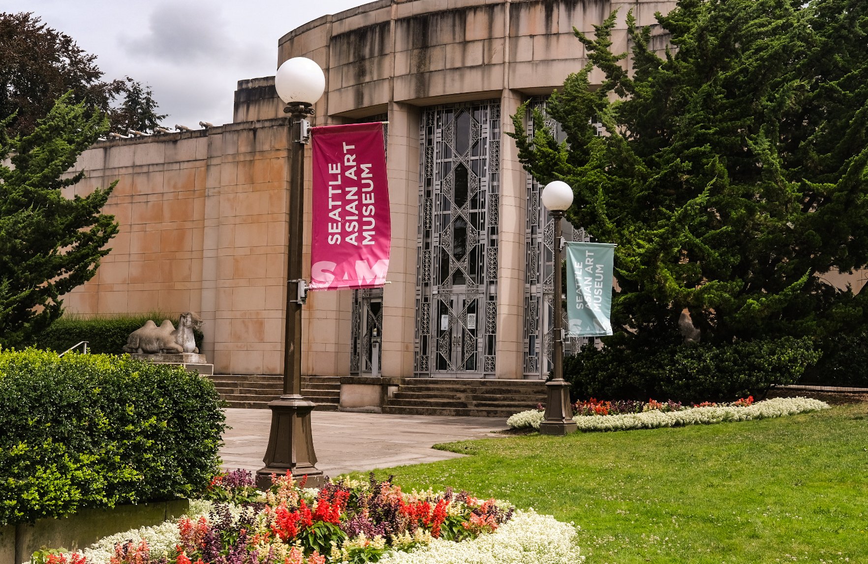 Seattle Asian Art museum entrance behind a landscaped lawn