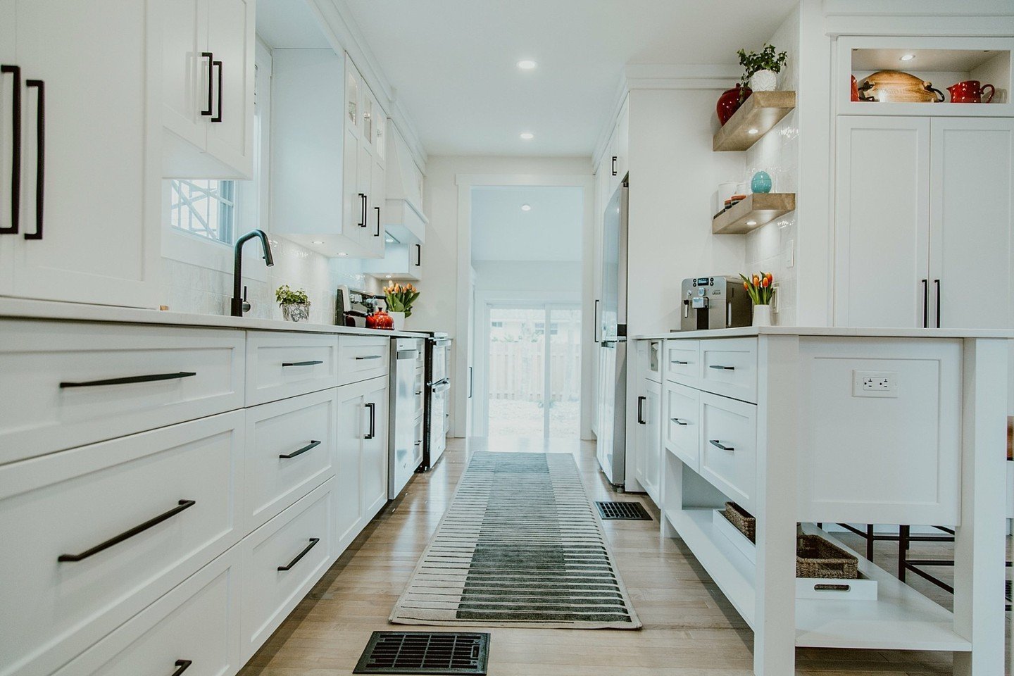 Make the best use of your space with a kitchen designed by @avondalekitchens ✨

#hometeamrenovations #homeliferenovations #renovationshome #homeofrenovations #homeagainrenovations #homerenovationspecialist #oldhomerenovations #mobilehomerenovations #