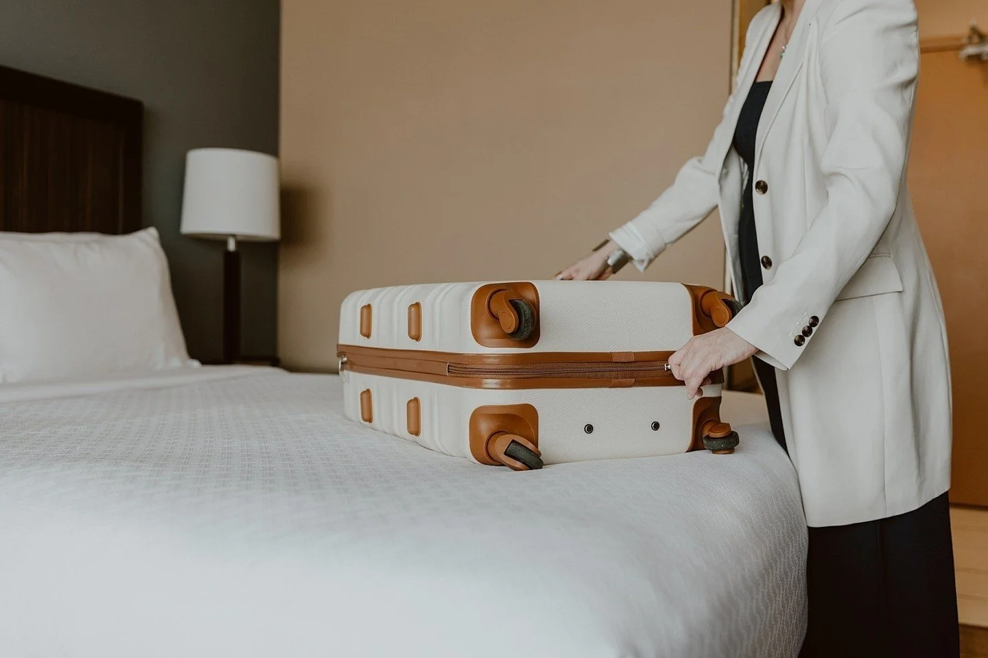 Don&rsquo;t just say you offer a great stay &mdash; show it. 🏨✨

We captured a brand session for @innonprince focusing on their corporate guests&rsquo; experience &mdash; from unlocking their door to working in their room that shows the function of 