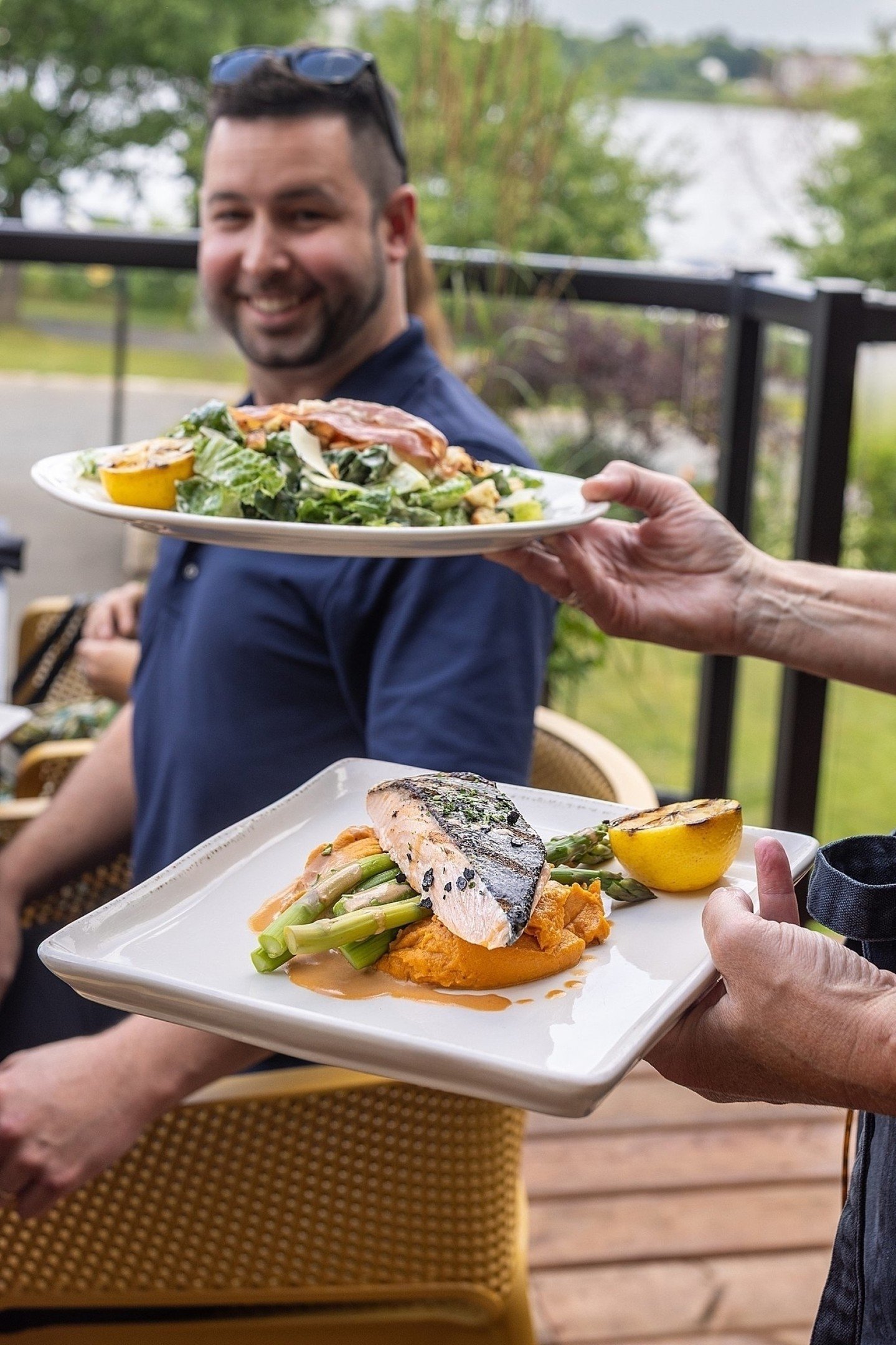 Maxwell&rsquo;s Patio &ndash; Crowne Plaza Fredericton

The problem:
A gorgeous patio space that needed visuals to match the atmosphere.

The solution:
Menu highlights and real dining moments to bring the space to life.

The result:
A patio that prac