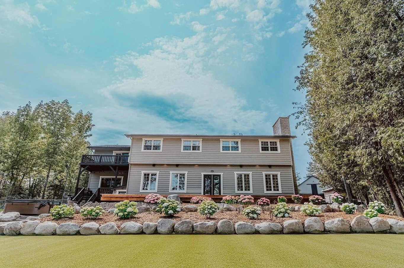 Lipstick Landscaping &ndash; Fredericton

The problem:
Beautiful landscaping work that wasn&rsquo;t being fully appreciated through quick phone photos.

The solution:
Wide shots to show the design and detail shots to highlight the craftsmanship.

The