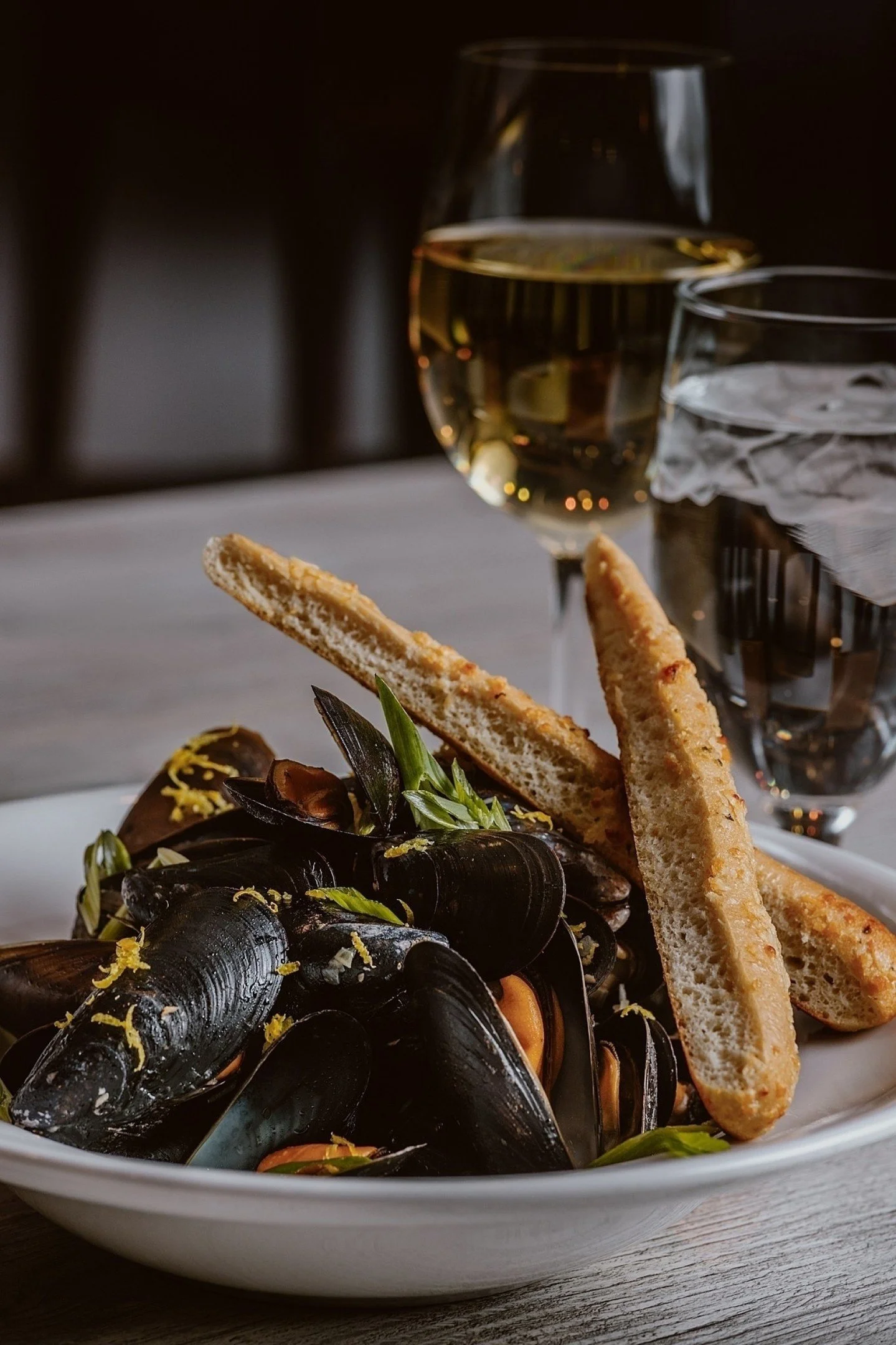 Bistro on Prince 

The problem:
A premium dish that wasn&rsquo;t commanding attention.

The solution:
Clean styling. Fresh texture. Editorial lighting.

The result:
Mussels that feel elevated &mdash; not ordinary.

Luxury lives in the little details.