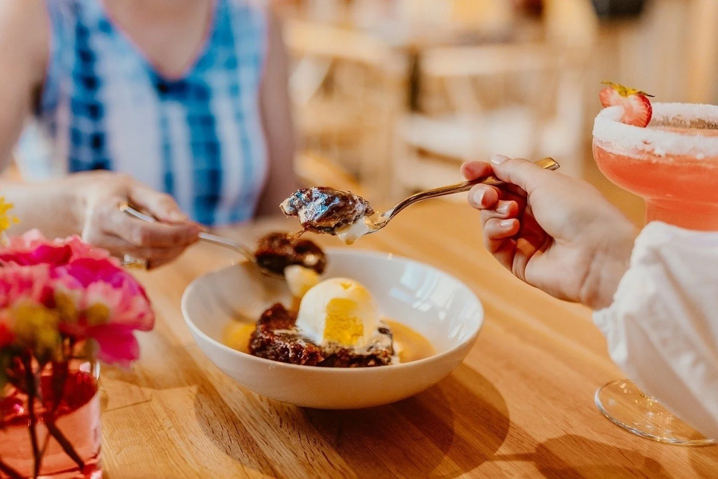 Dessert Menu Item &ndash; Shared Moment

The problem:
Beautiful desserts&hellip; but no emotional connection.

The solution:
Close-up detail paired with a real shared moment.

The result:
A photo that quietly says:
&ldquo;You&rsquo;re ordering desser