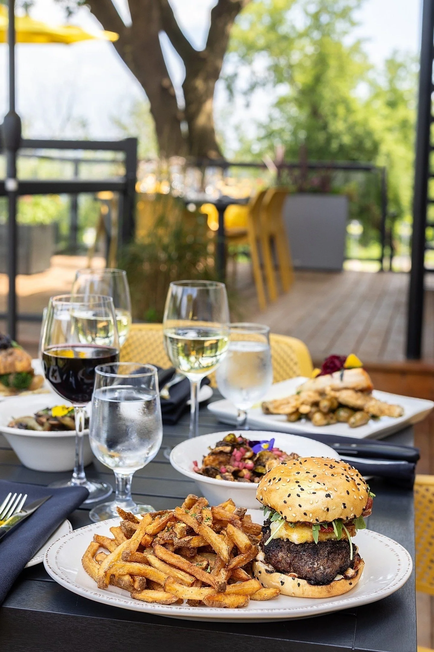 Maxwell&rsquo;s Steak &amp; Seafood

There&rsquo;s something about patio dining that just feels different.

The clink of wine glasses.
Sunlight on the table.
A menu built for slow evenings.

Capturing this shoot was all about atmosphere &mdash;
natur