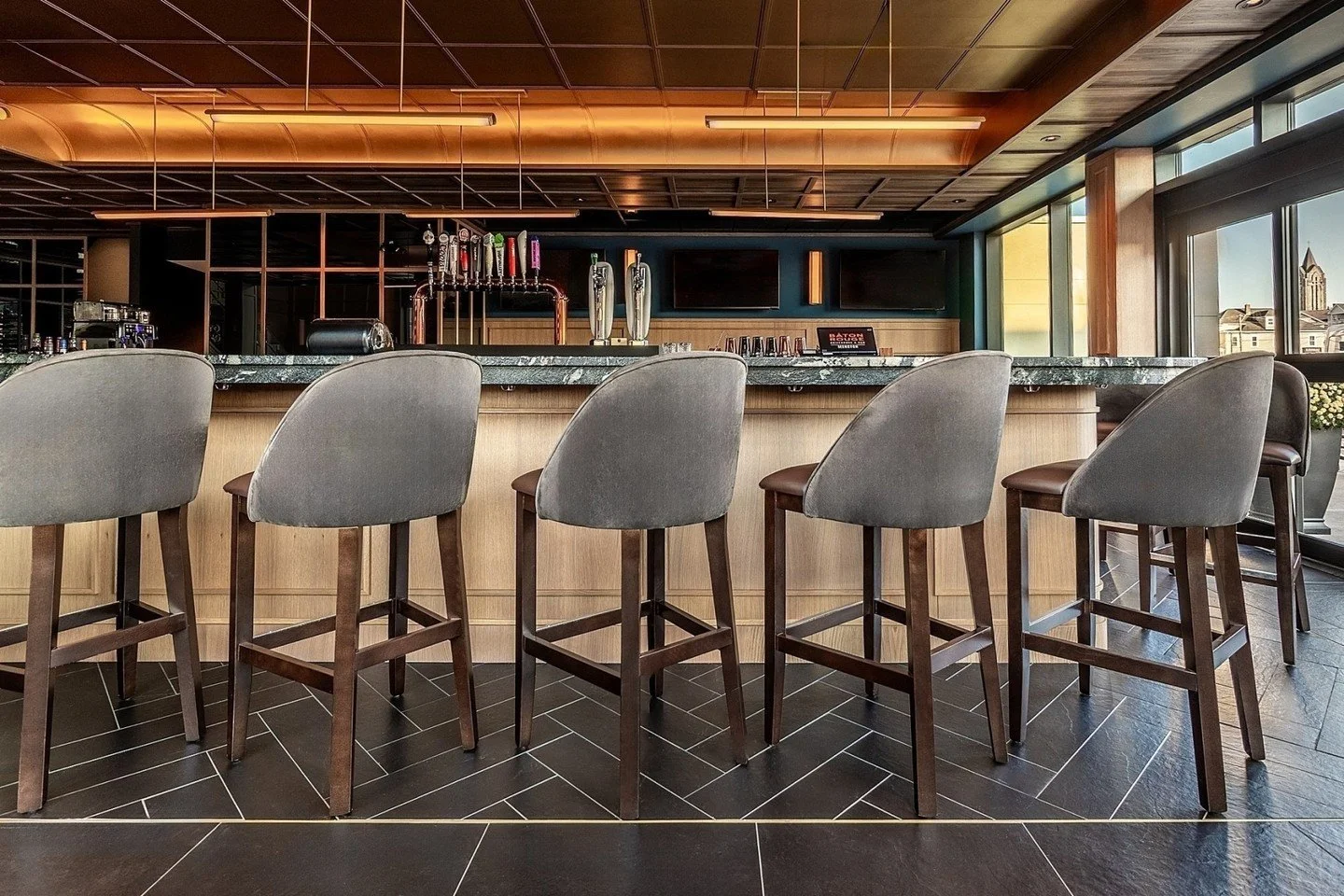 Interior &ndash; B&acirc;ton Rouge Entry &amp; Bar

The problem:
A beautifully designed space that felt flat online.

The solution:
Depth-driven composition and balanced lighting.

The result:
An entrance that feels like stepping into the evening.

A