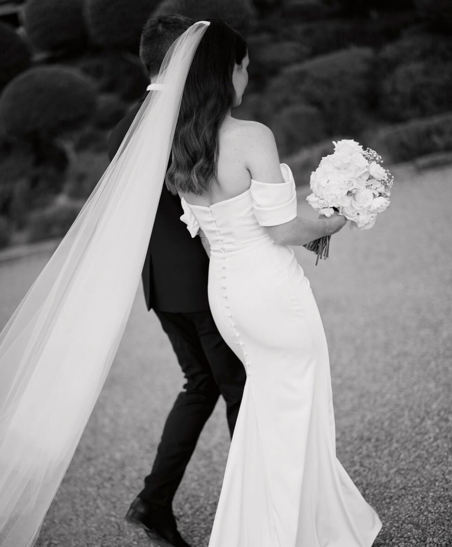 Timeless perfection 🤍

&bull;
&bull;
&bull;

#wildflower #bouquet #weddings #weddingbouquet #weddingphotography #weddingdress #weddinginspiration #weddingstyle #weddingflowers #florals #flowers #flowerstagram #weddingseason #nz #engaged #love #waihe