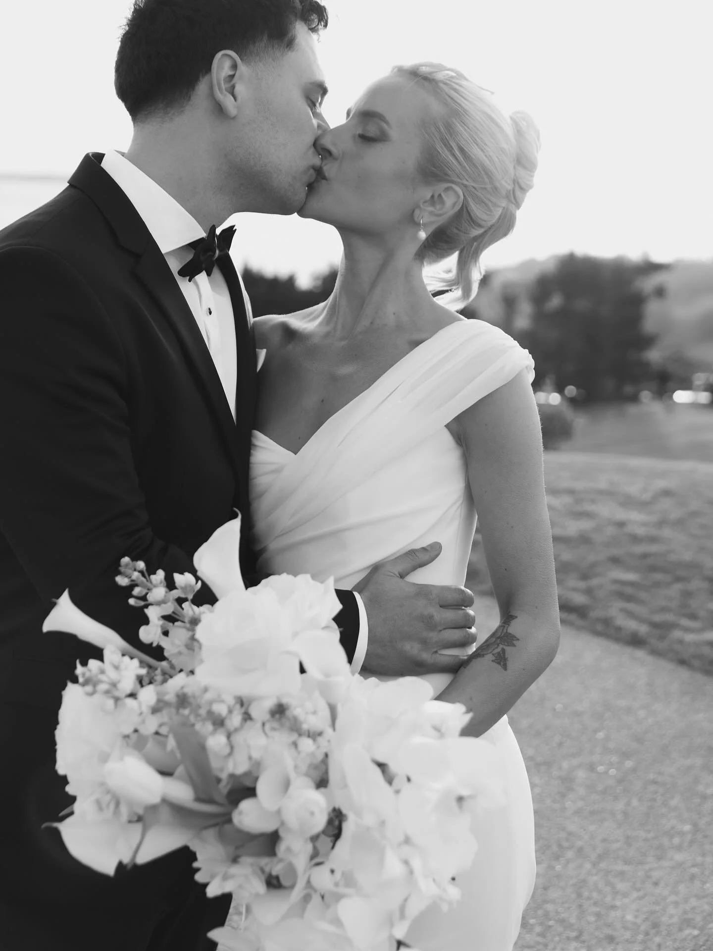 Briar 🤍 Connyr

&bull;
&bull;
&bull;

#wildflower #wildflowerwaiheke #wedding #flowers #weddingflowers #florals #floralstyling #bouquet #weddingceremony #justmarried #weddings #waiheke #waihekewedding #mudbrick #mudbrickwedding