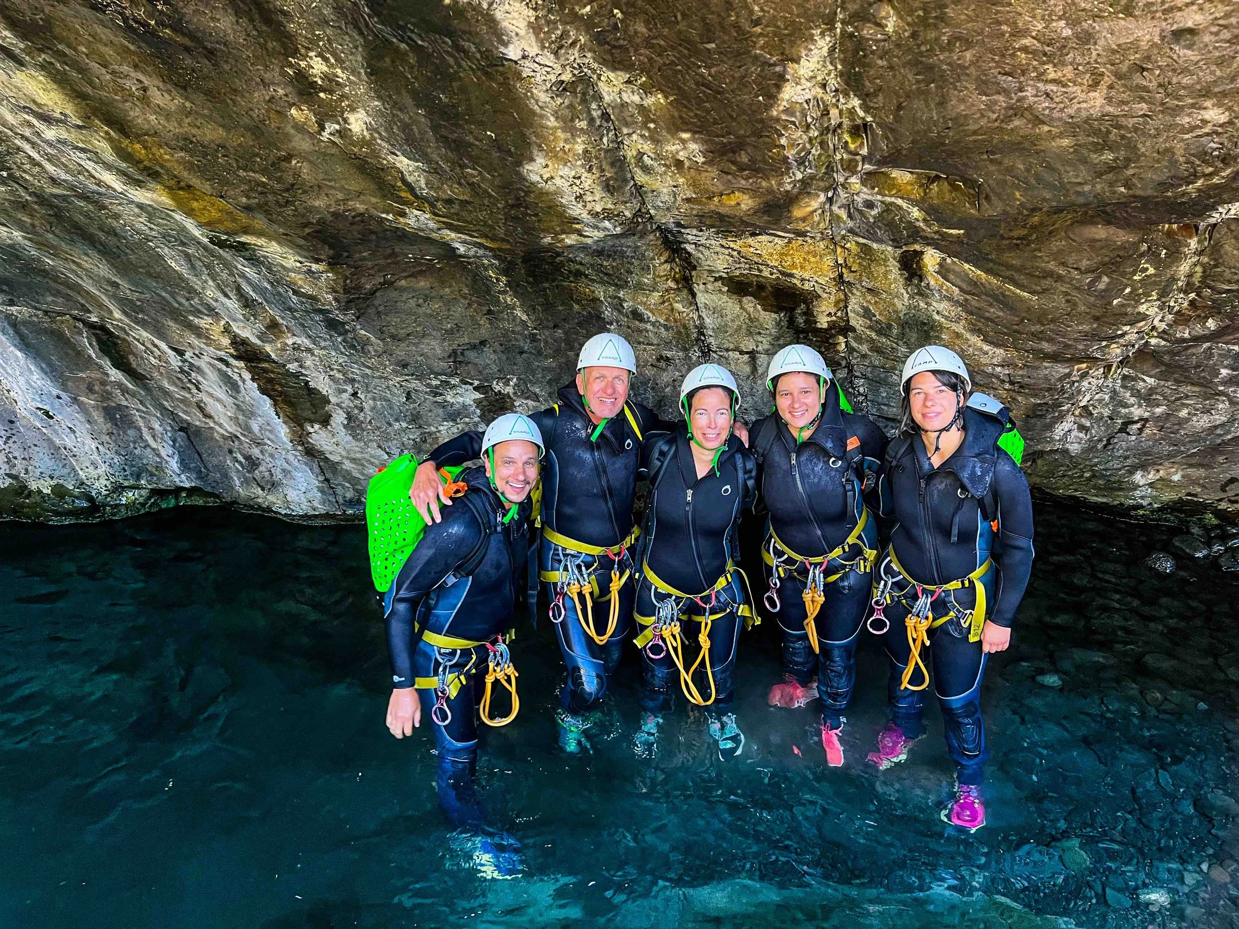 Equipe dans Fleur Jaune OPT.jpg