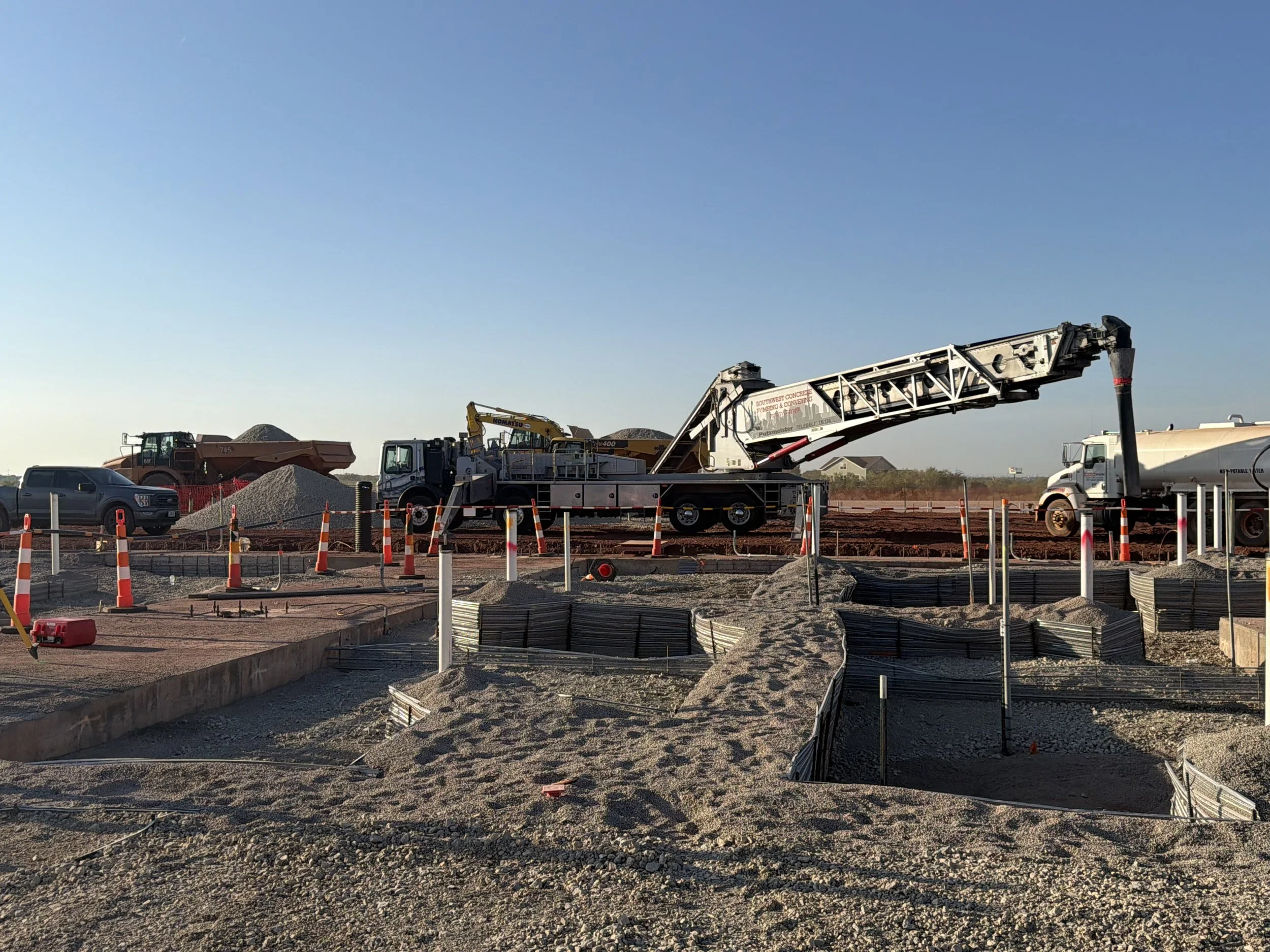 A material conveying telebelt ready to transport material onto a jobsite for the Oracle data center in Abilene Texas