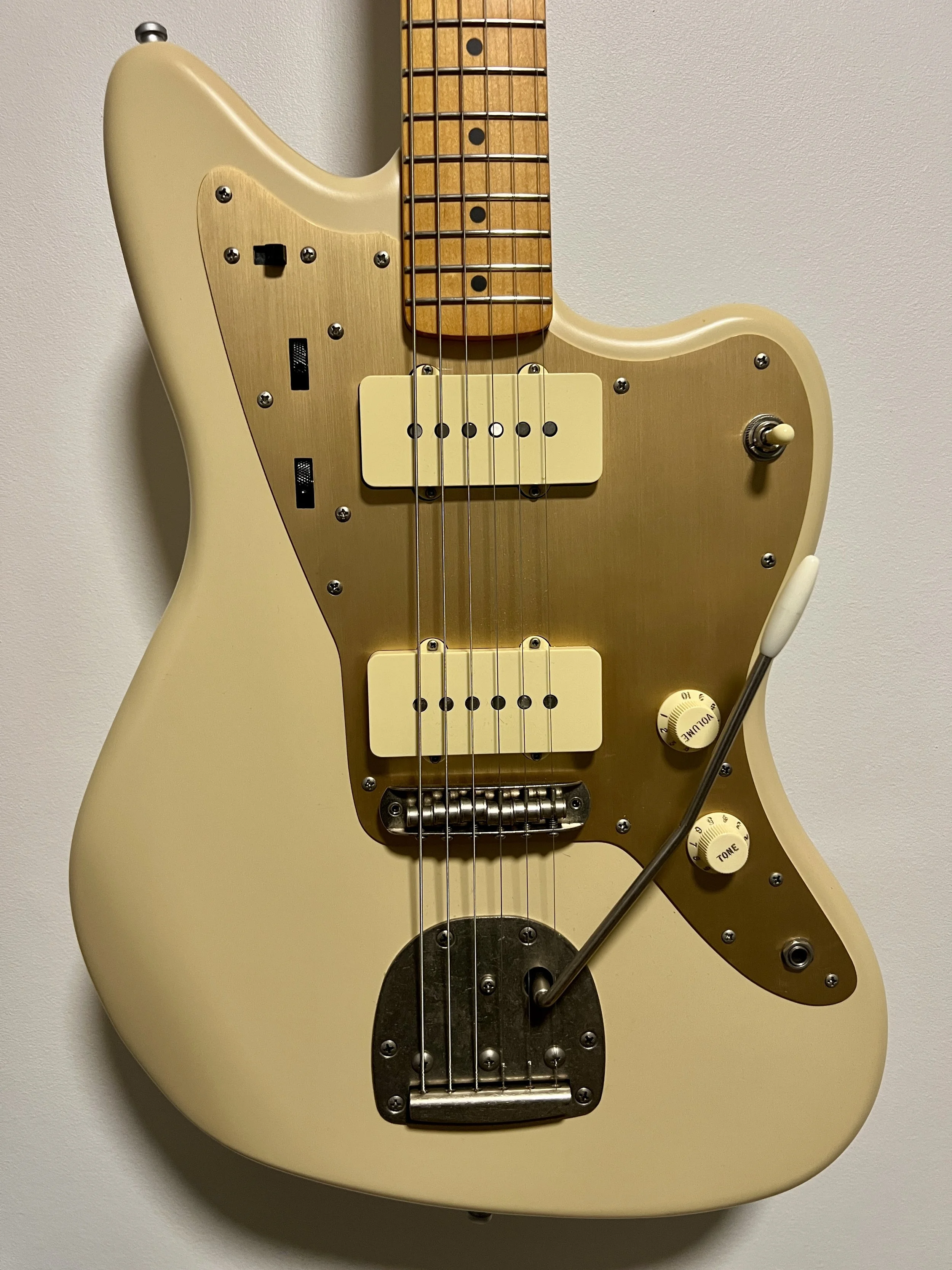 The Squier Jazzmaster 40th Anniversary Vintage: Glorified or Not?