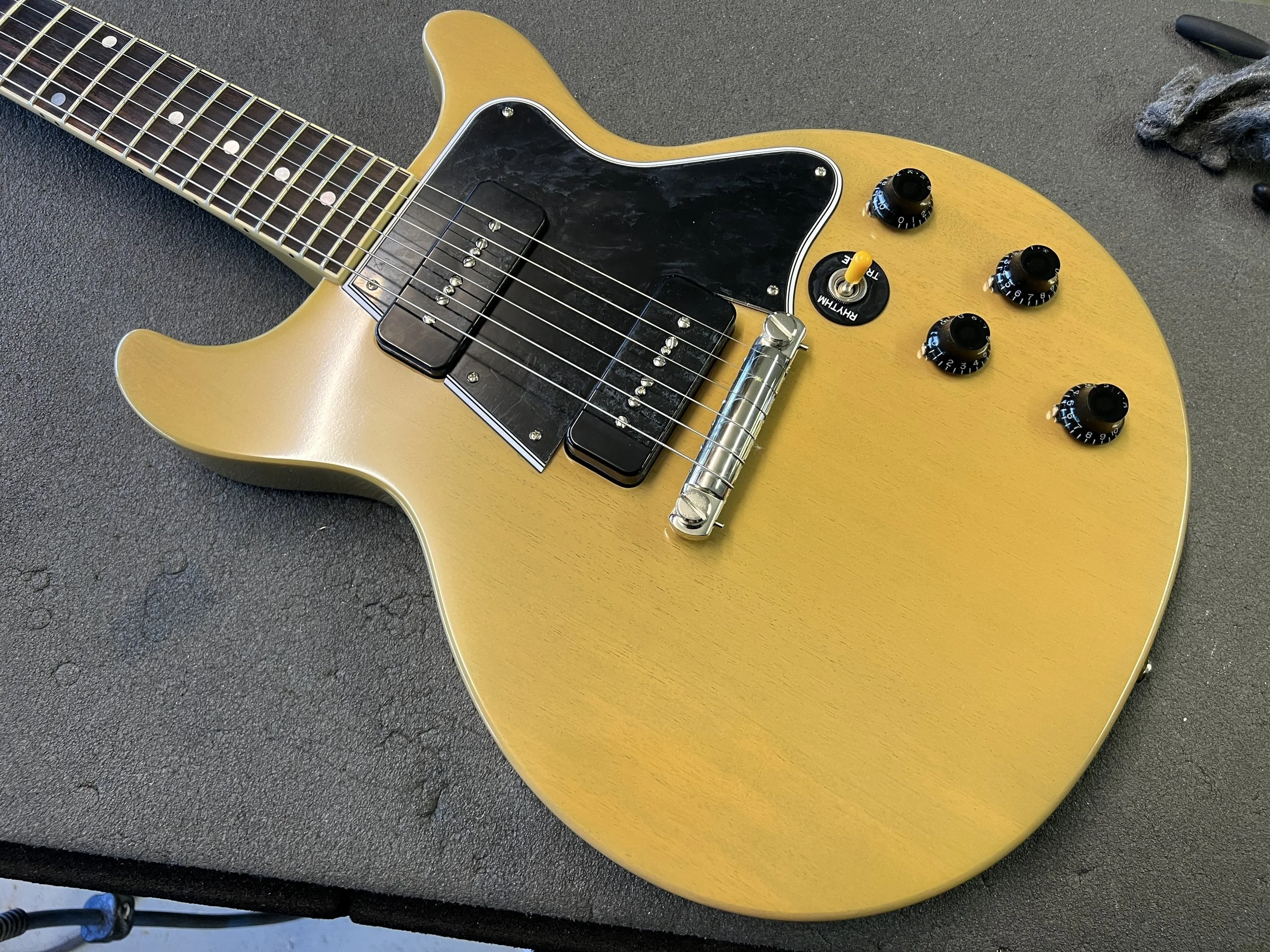 The Epiphone 1960 LP Special DC TV Yellow, an Almost Perfect Guitar